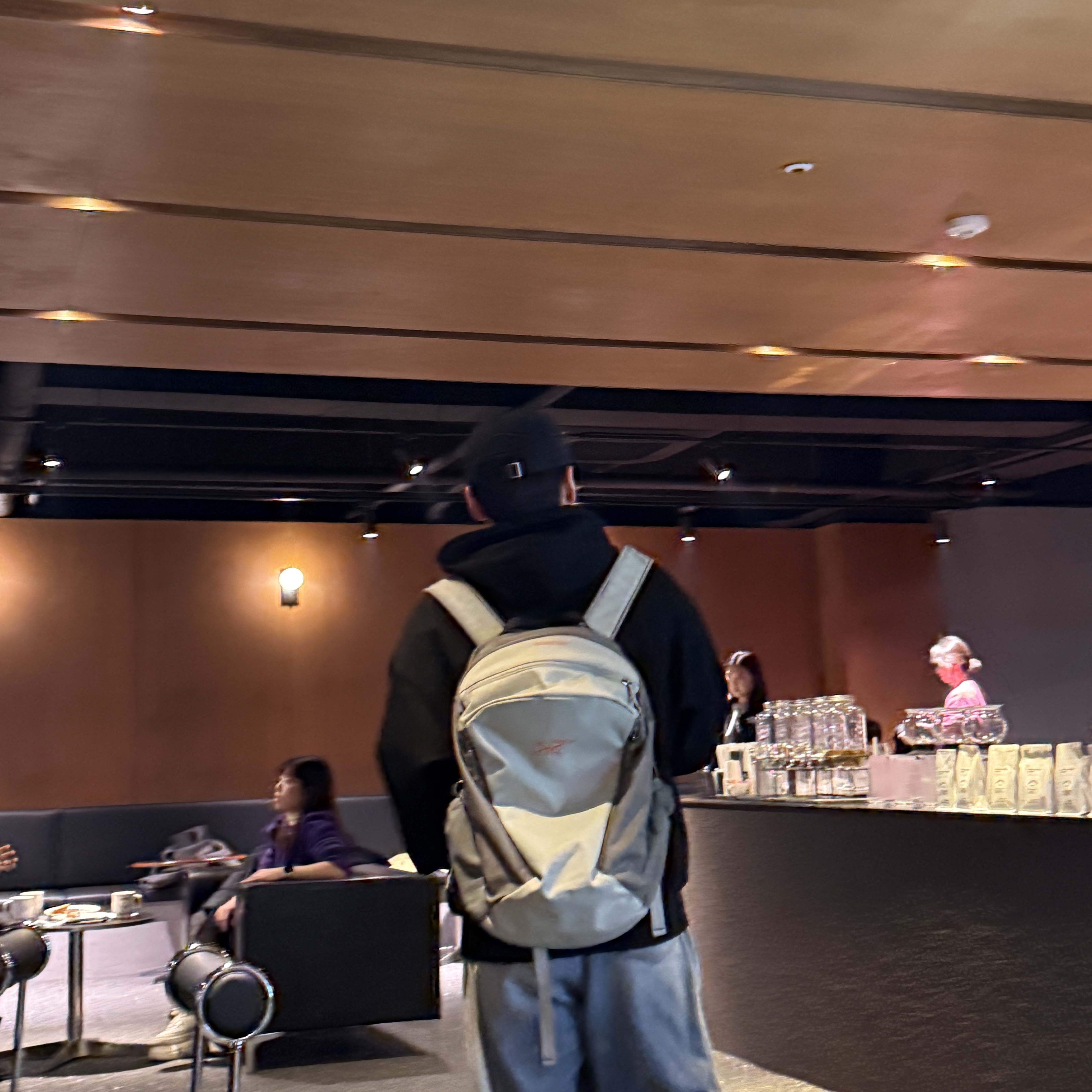 Arc'teryx Mantis 26 Backpack Habitat Forage 착용 스타일 - 3