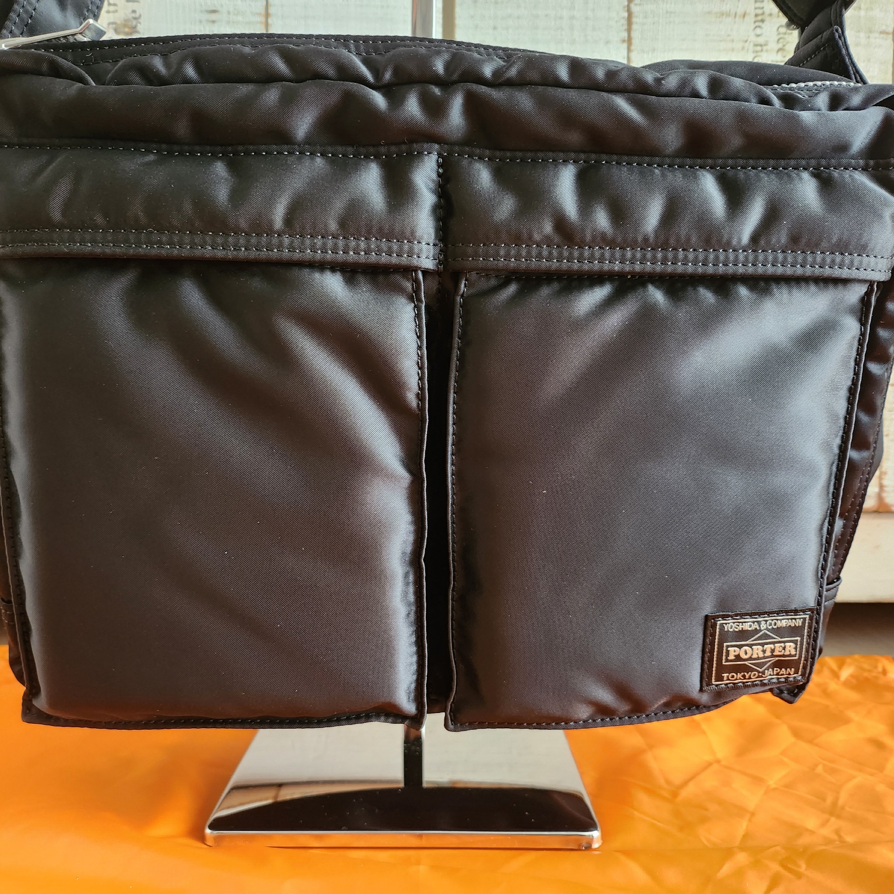Porter All New Tanker Sling Bag Zip L Black 착용 스타일 - 4