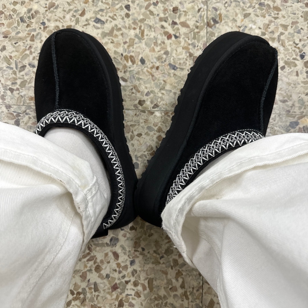 (W) UGG Tazz Slipper Black 착용 스타일