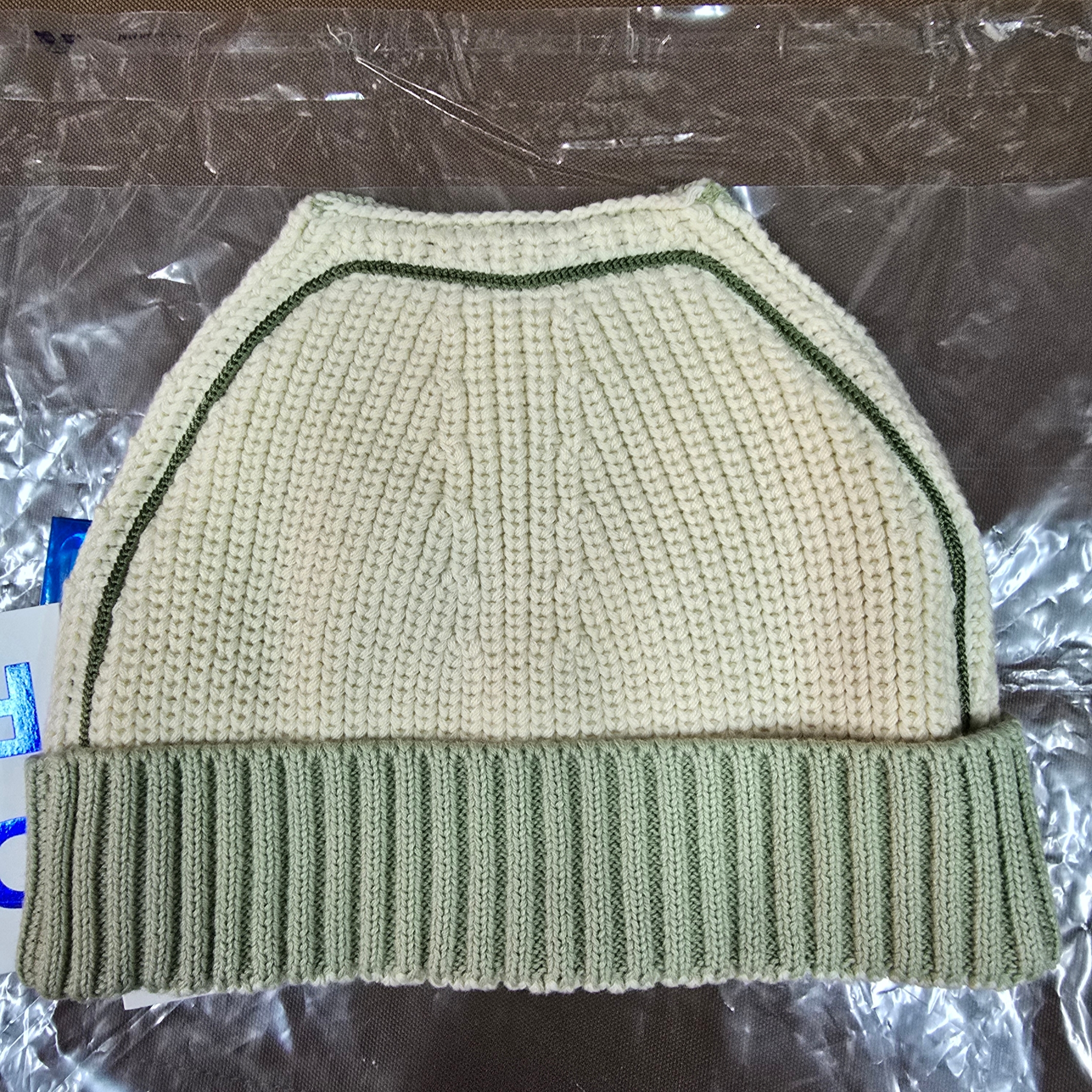 Ader Error Bella Beanie Ivory Green 착용 스타일 - 2