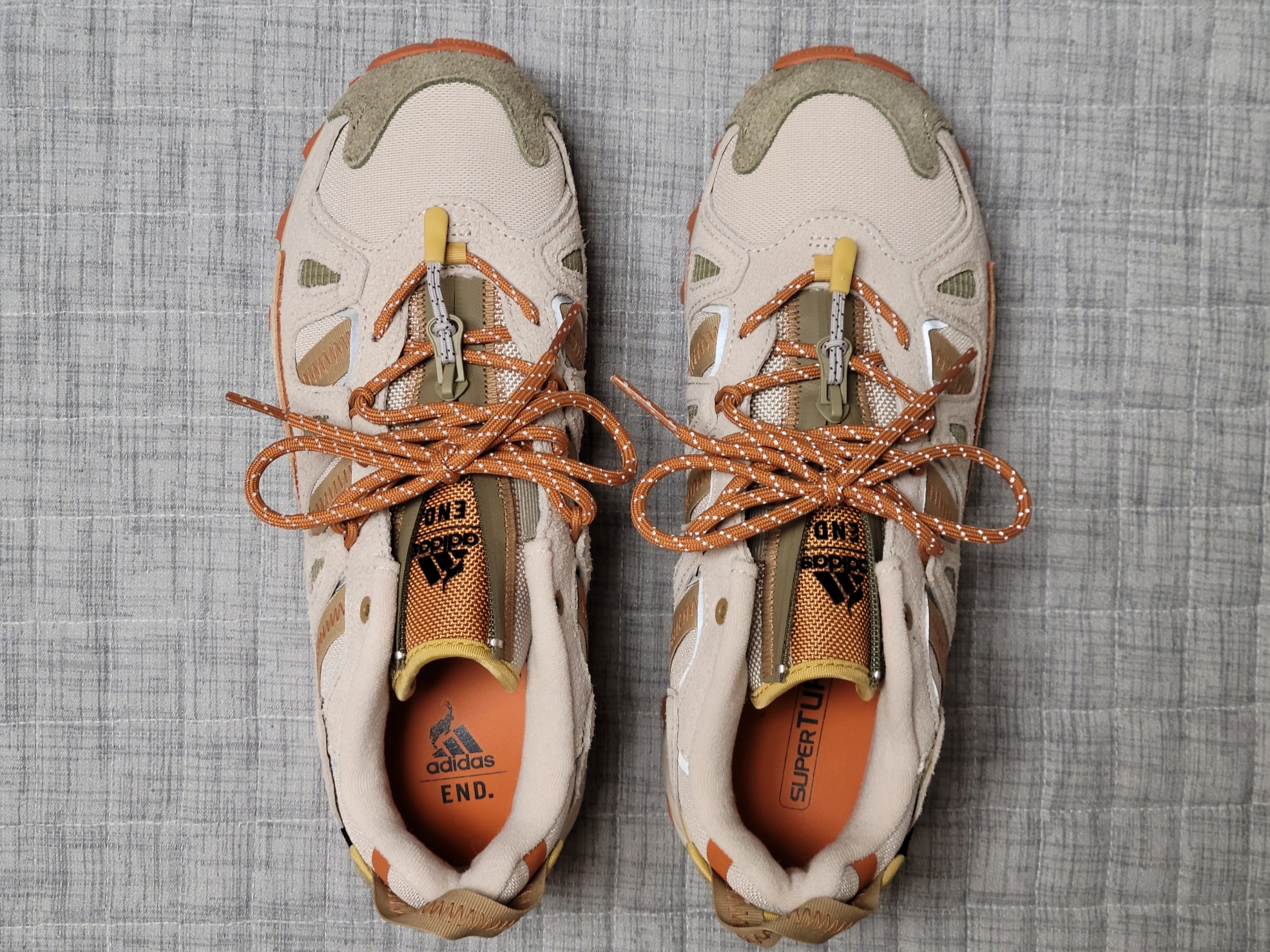 Adidas x END. Superturf Adventure Ibex 착용 스타일 - 4