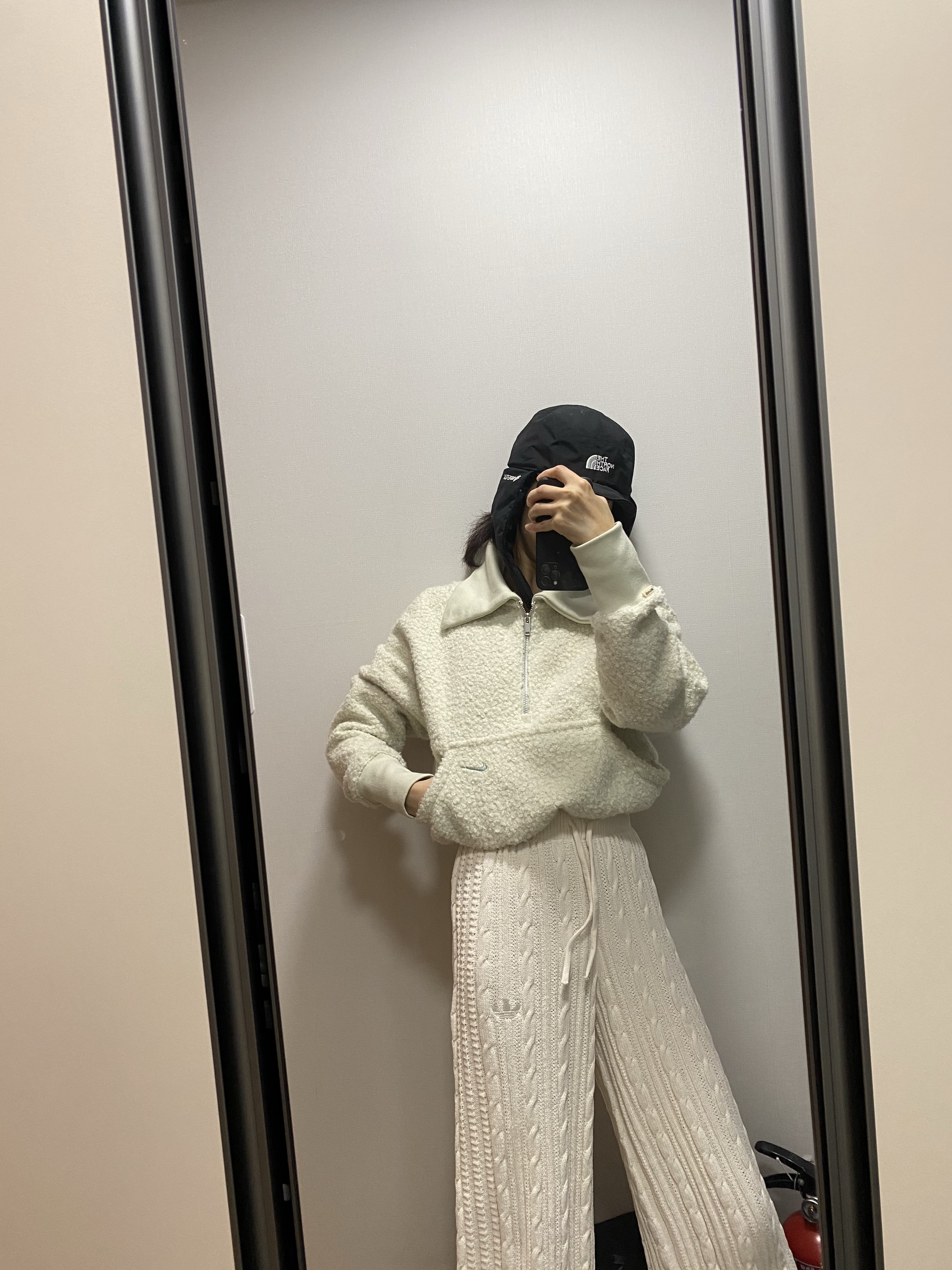 (W) Adidas 70s Joggers Wonder White - KR Sizing, (W) Nike NSW High-Pile Fleece 1/2-Zip Top Sea Glass - Asia 착용 스타일