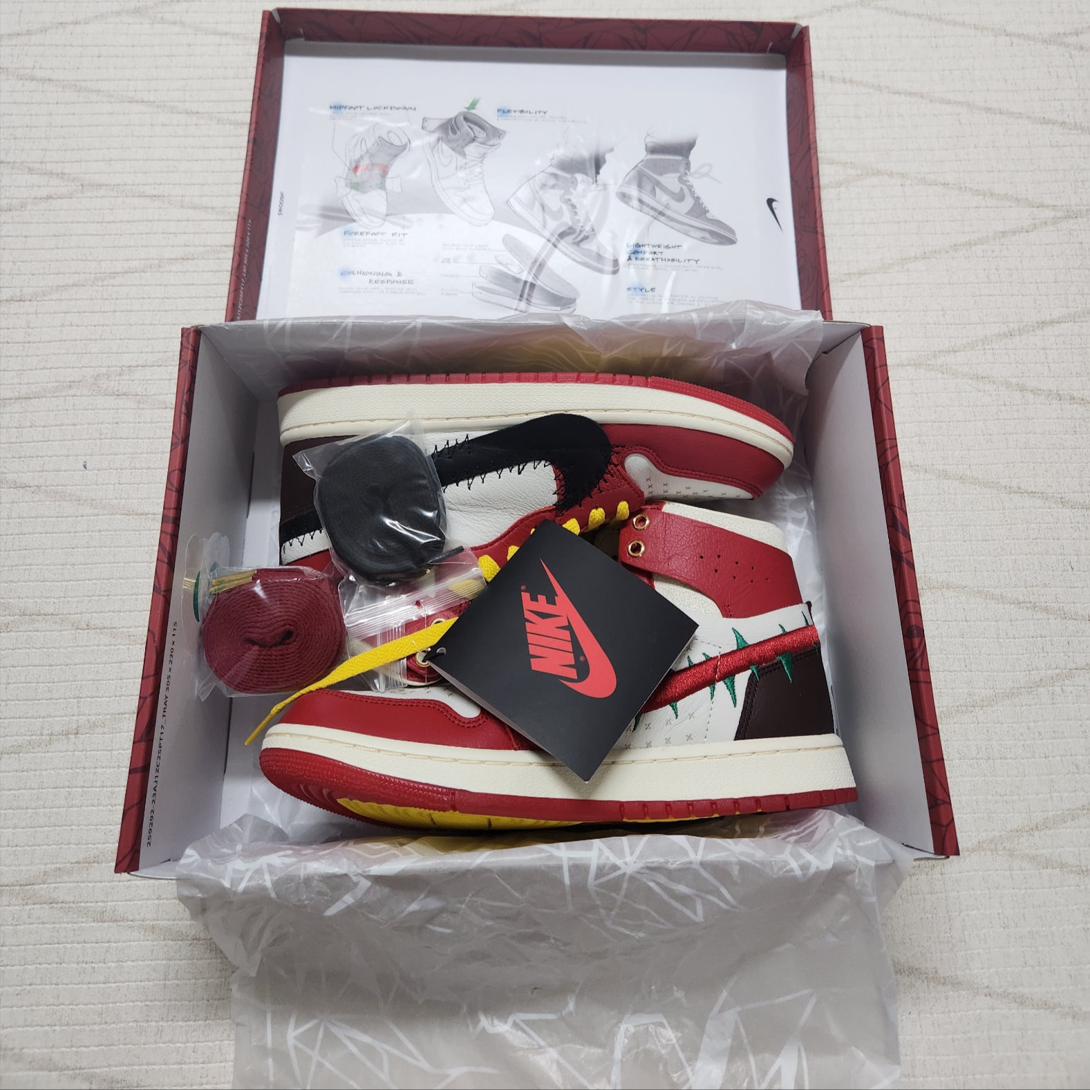 (W) Jordan 1 x Teyana Taylor Zoom CMFT 2 Gym Red 착용 스타일 - 2