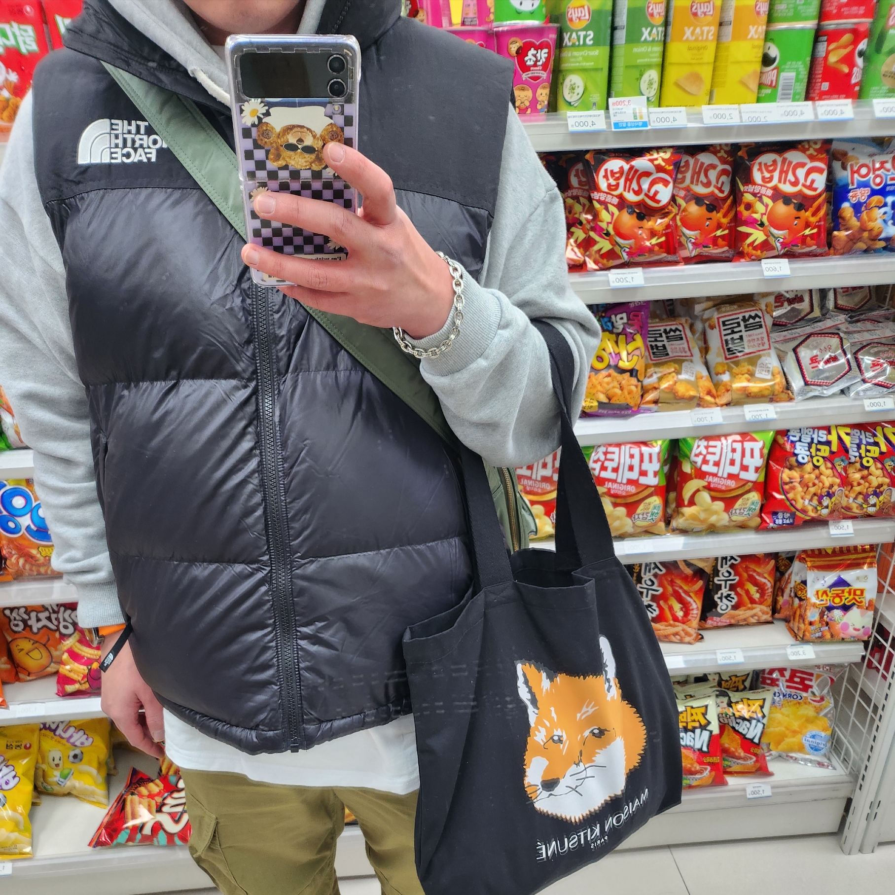 The North Face Nuptse On Ball Vest Black 착용 스타일