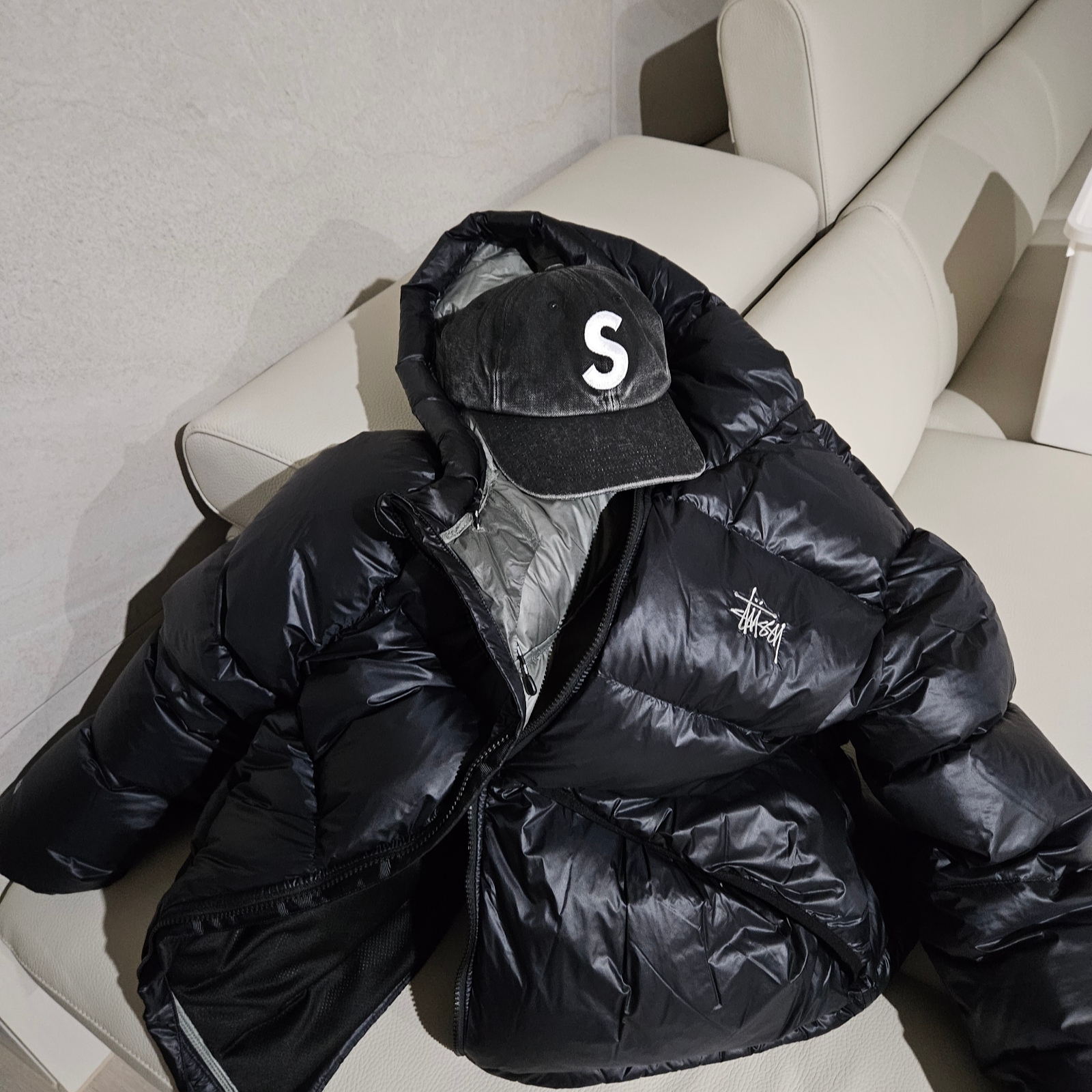 Supreme Pigment Canvas S Logo 6-Panel Black - 23SS, Stussy Down Parka Micro Ripstop Phantom Black 착용 스타일