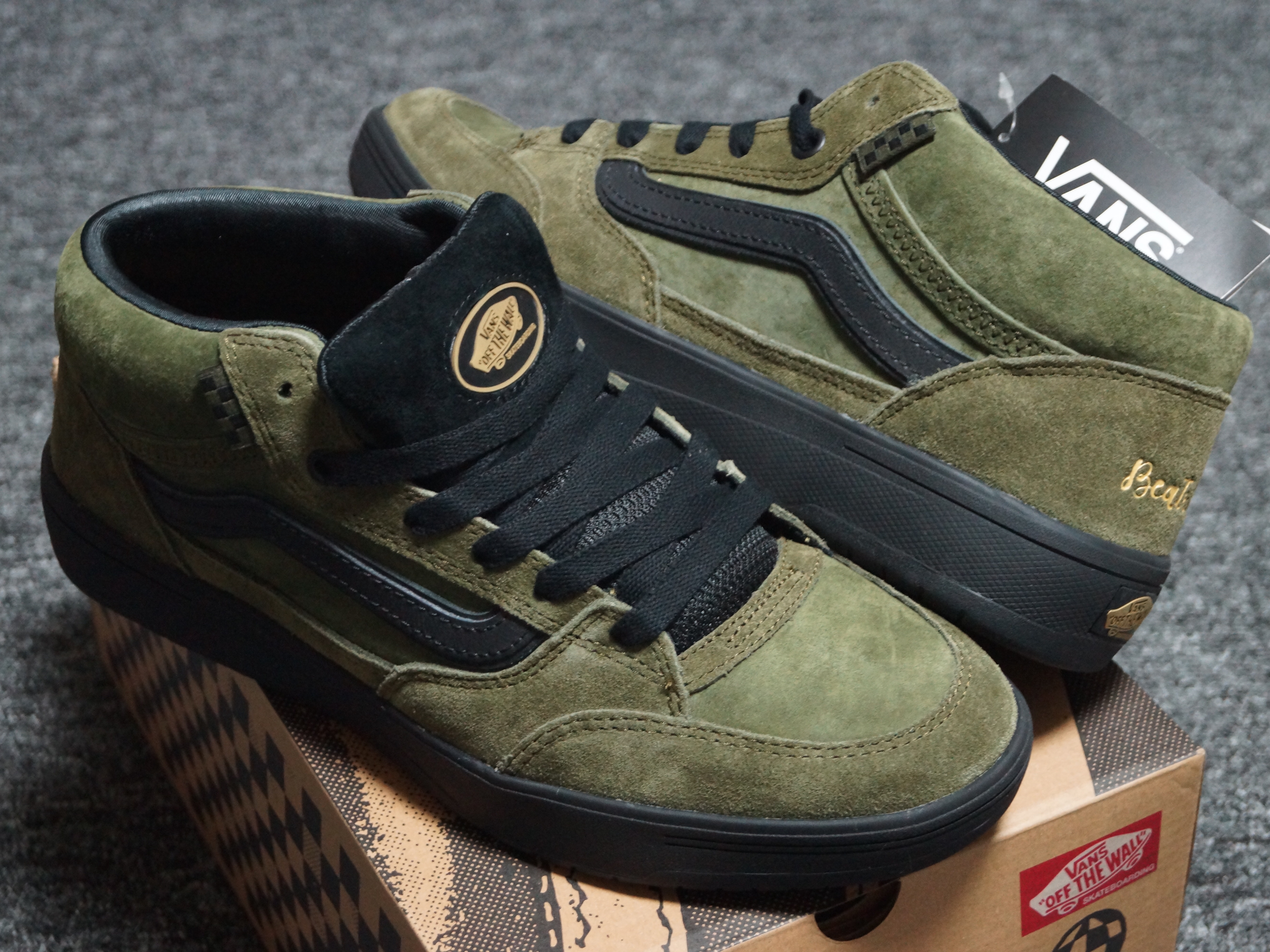 Vans x Beatrice Domond Zahba Mid Dark Olive 착용 스타일
