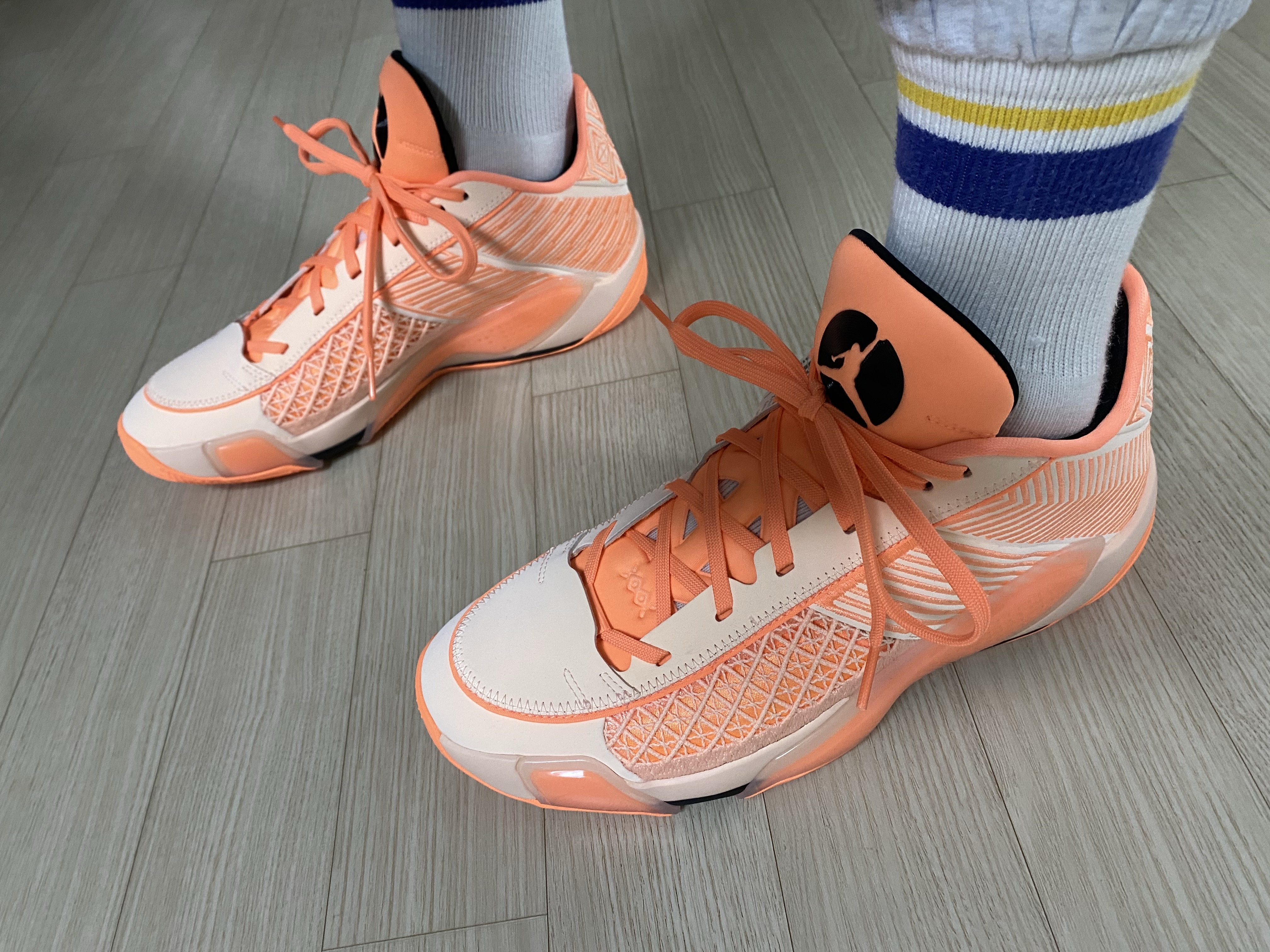 Jordan XXXVIII Low PF Crimson Tint Orange Pulse 착용 스타일 - 1
