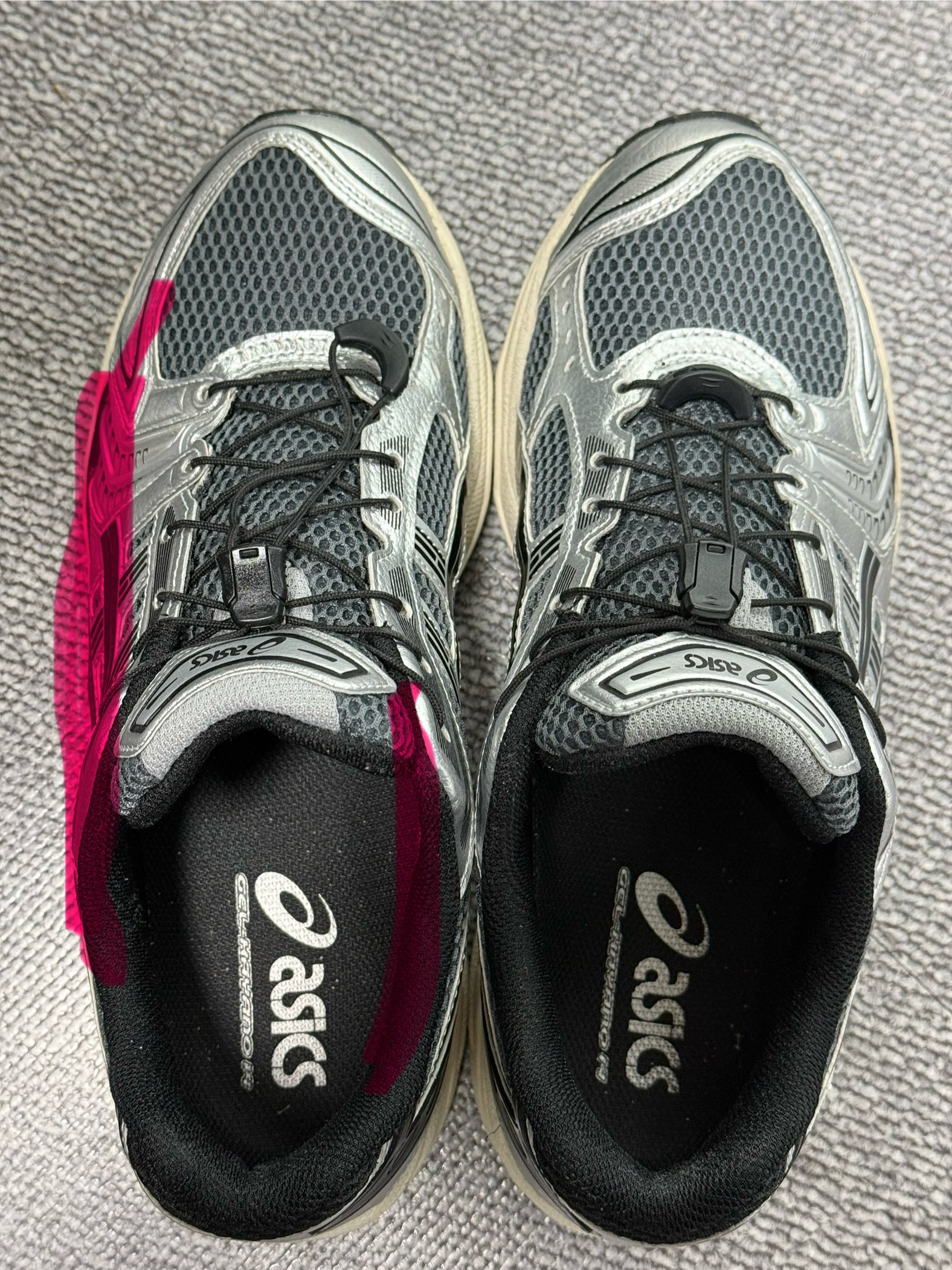 Asics Unlimited Gel-Kayano 14 Carrier Grey Black 착용 스타일