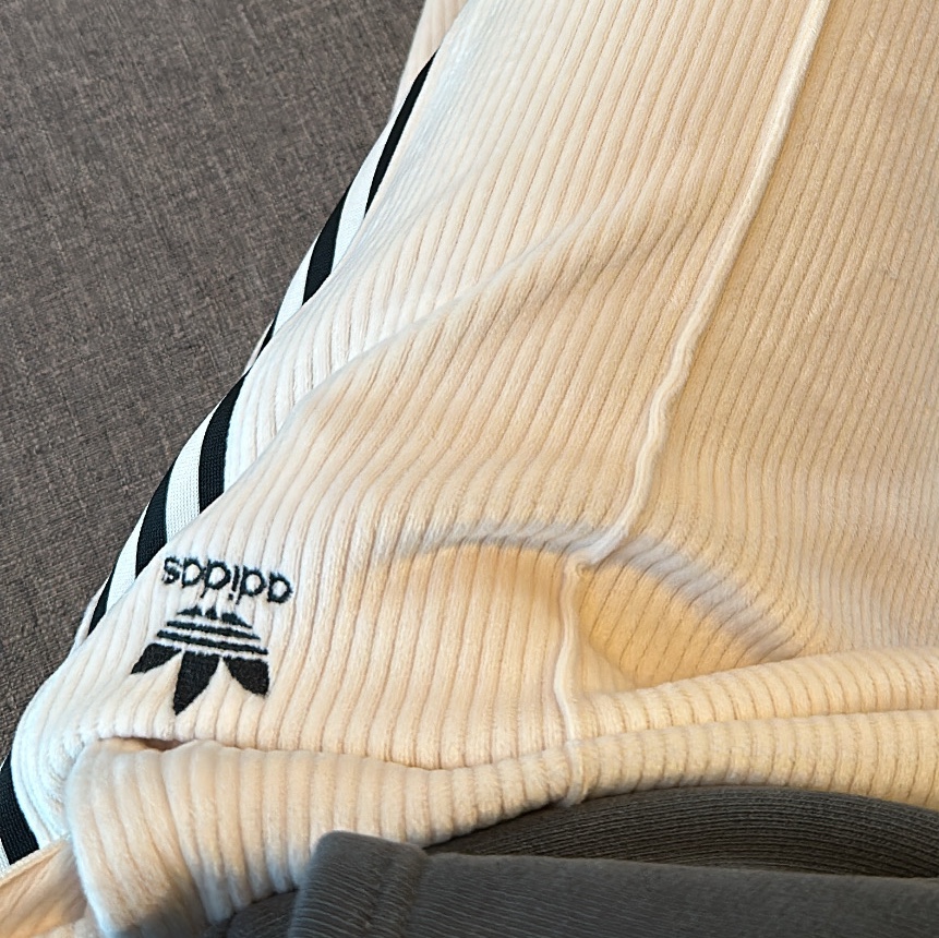 (W) Adidas Originals Premium Beckenbauer Luxe Track Pants Wonder White - KR Sizing 착용 스타일