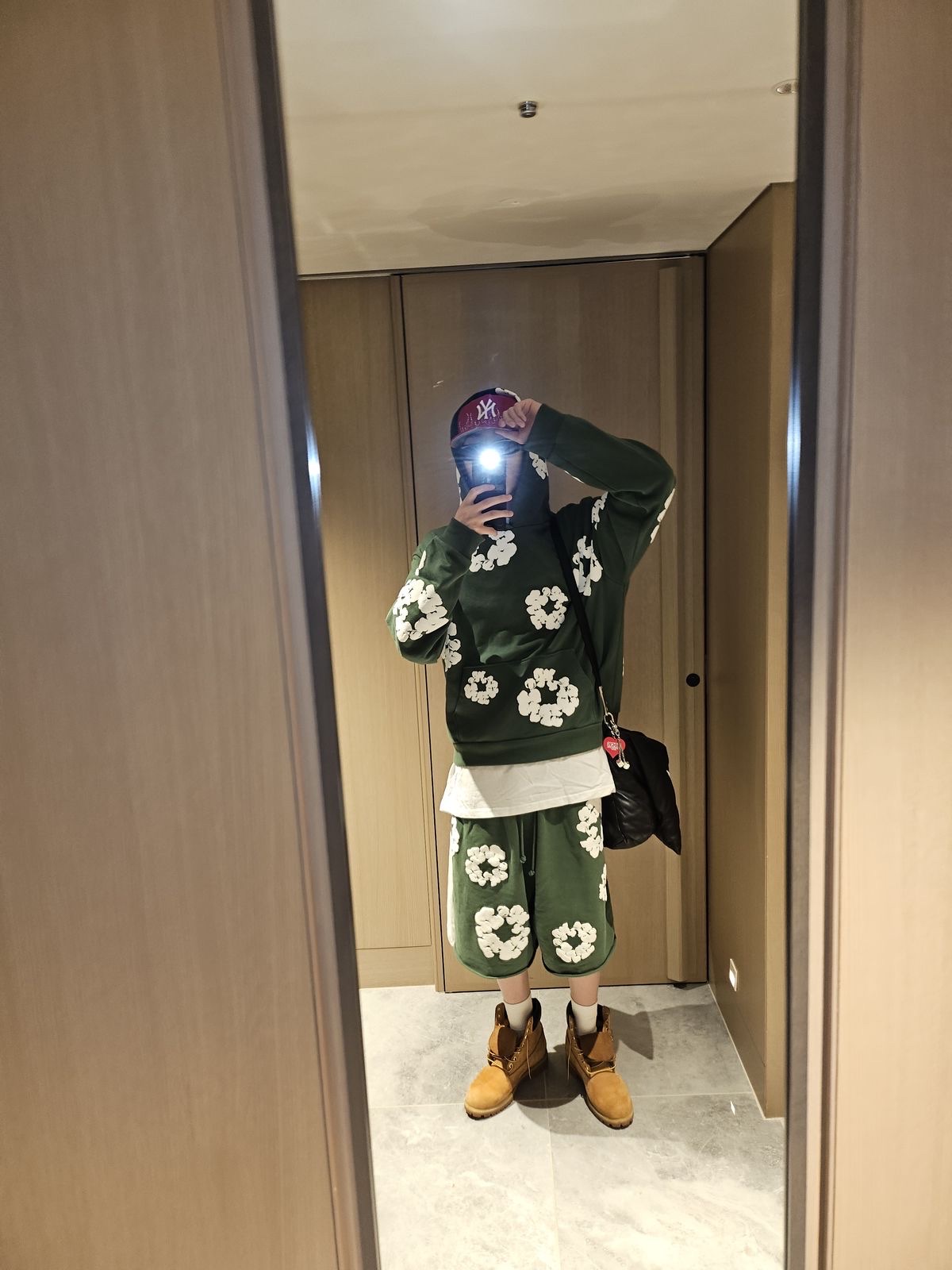 Denim Tears The Cotton Wreath Sweatshirt Green 착용 스타일 - 1