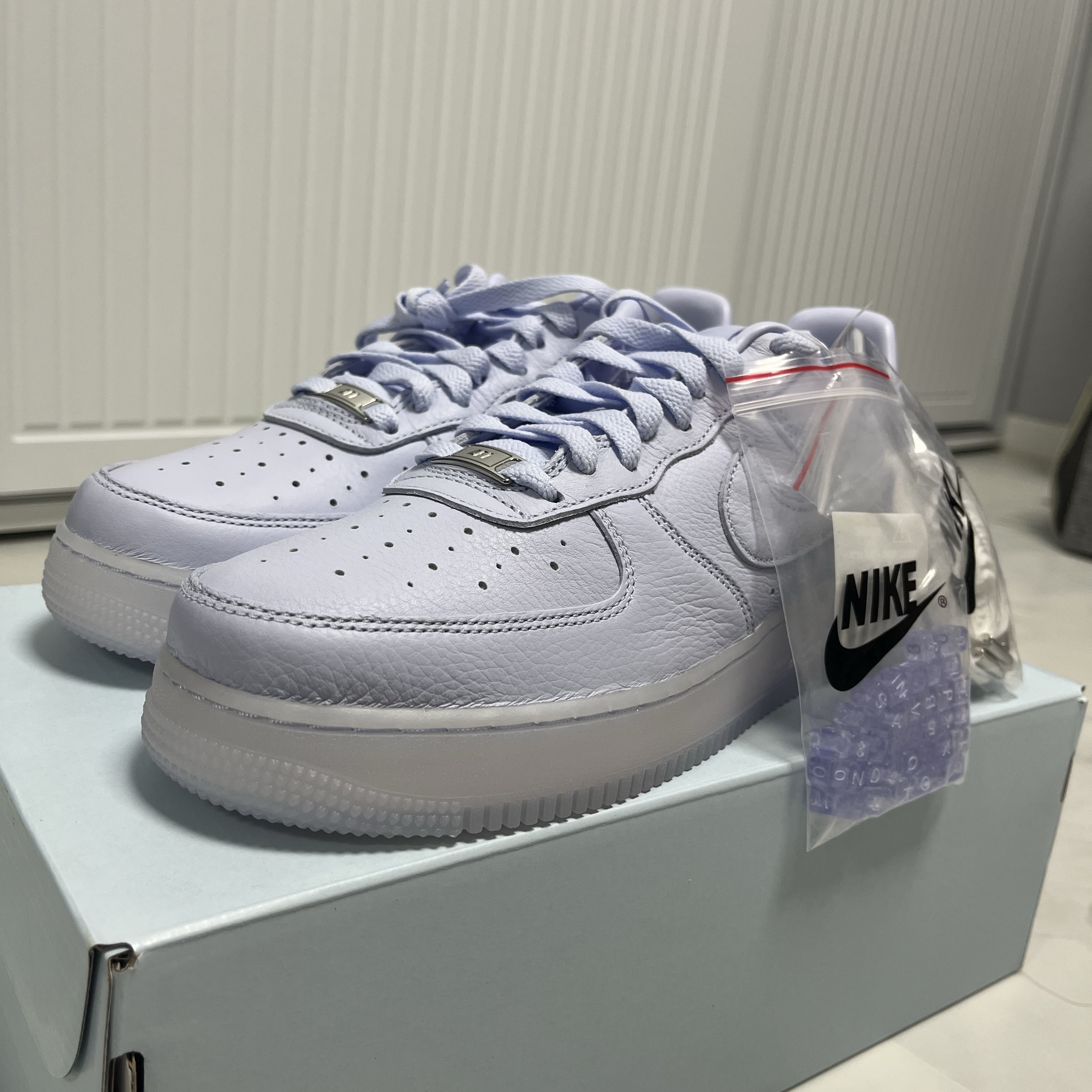 Nike x Drake Nocta Air Force 1 Low SP Certified Lover Boy Palest Purple Cobalt Tint 착용 스타일 - 1