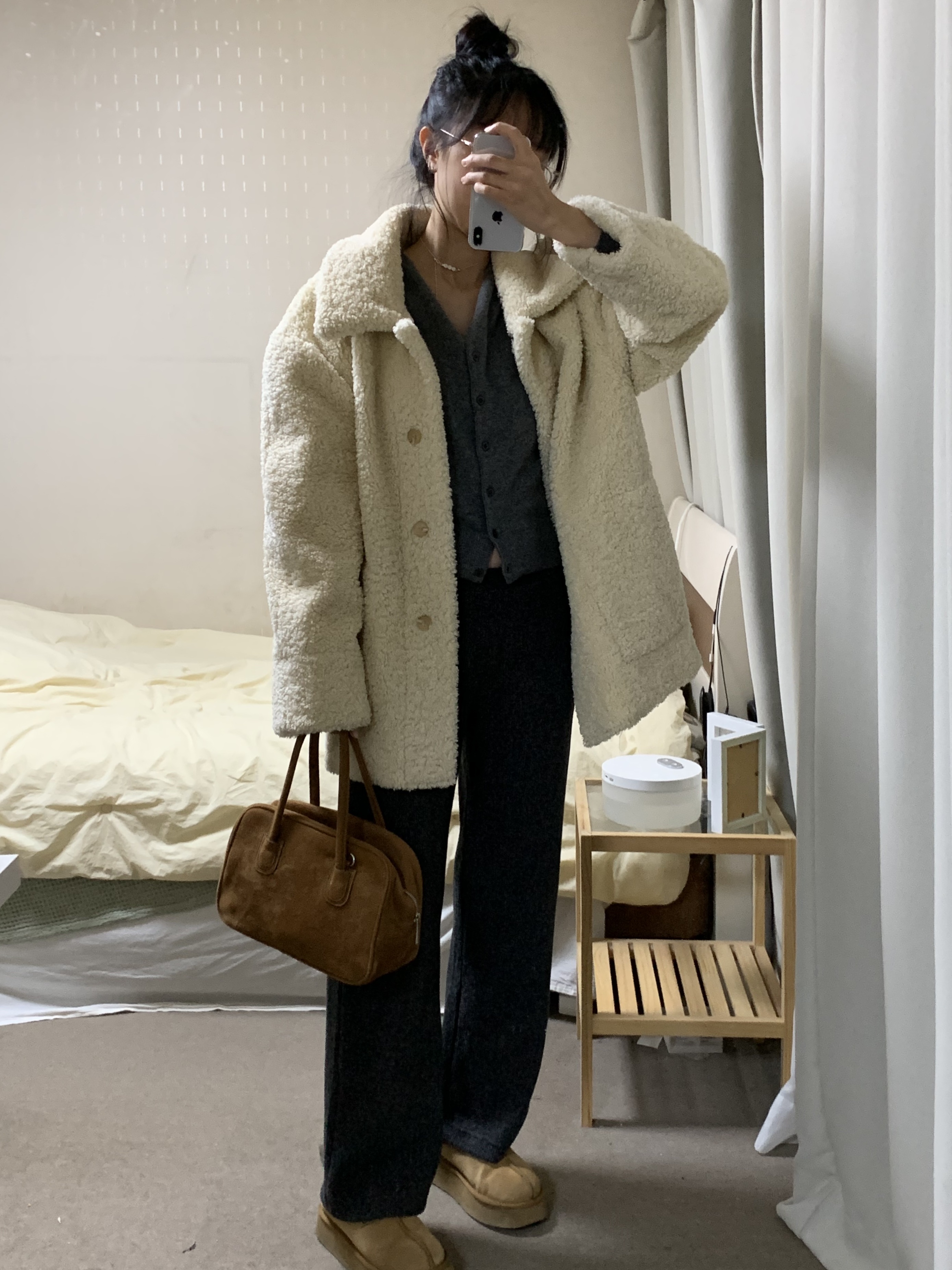 (W) UGG Tazz Slipper Chestnut, Anoetic Two-way Suede Tote Bag Brown 착용 스타일