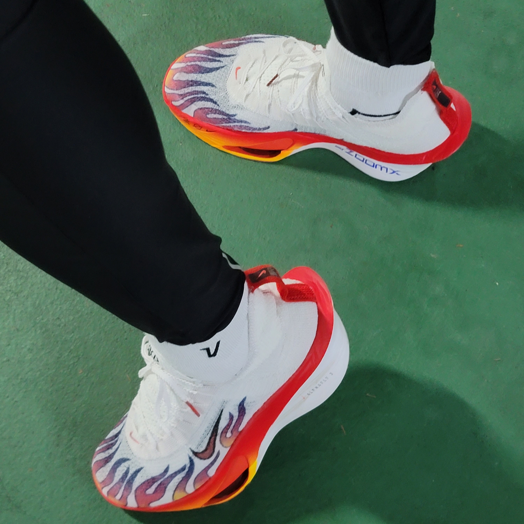 Nike Air Zoom Alphafly Next% 3 PRM White Habanero Red 착용 스타일