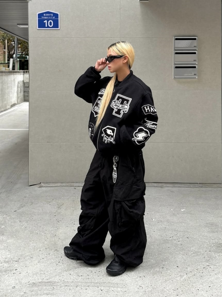 TONY HAWK Wool Applique Varsity Jacket Black 착용 스타일 - 1