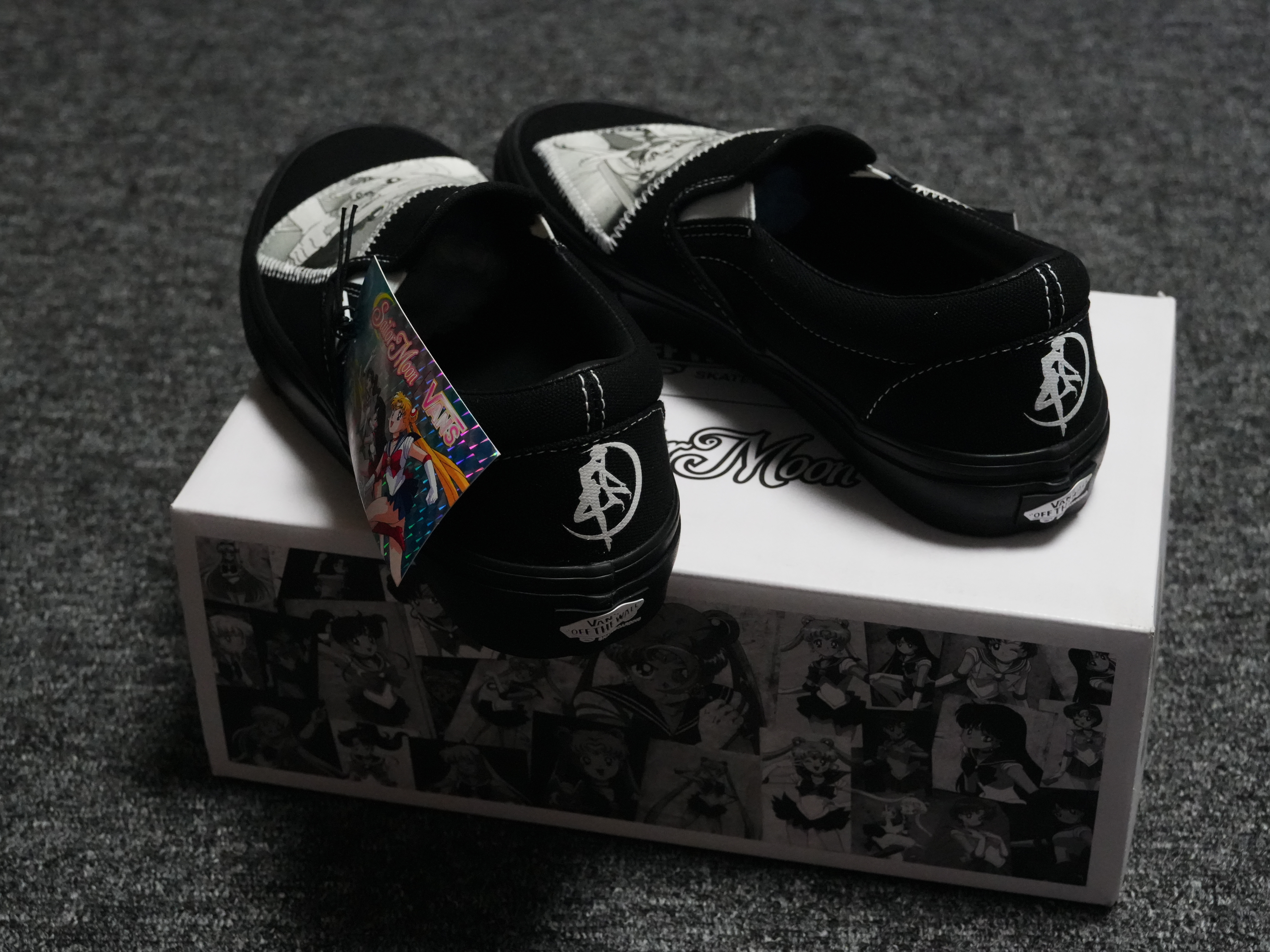 Vans x Lizzie x Sailor Moon Skate Slip-On White Black 착용 스타일 - 4