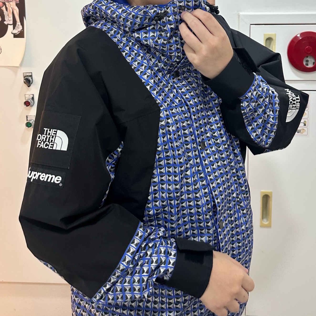 Supreme x The North Face Studded Mountain Light Jacket Royal - 21SS 착용 스타일
