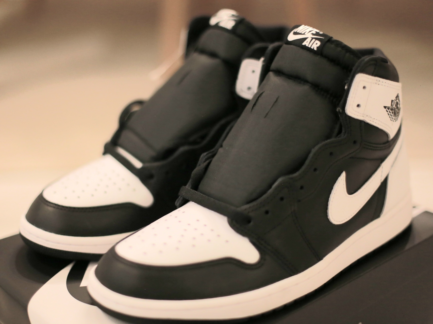 Jordan 1 Retro High OG Black White 착용 스타일 - 2