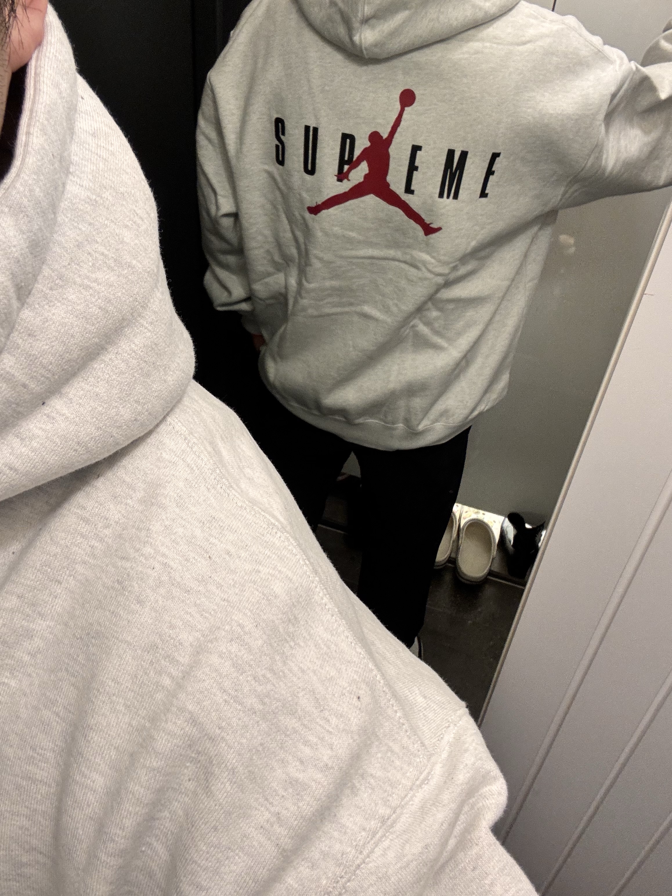 Supreme x Jordan Hooded Sweatshirt Ash Grey - 24FW, Jordan 1 x Travis Scott x Fragment Retro Low OG SP Military Blue 착용 스타일 - 1