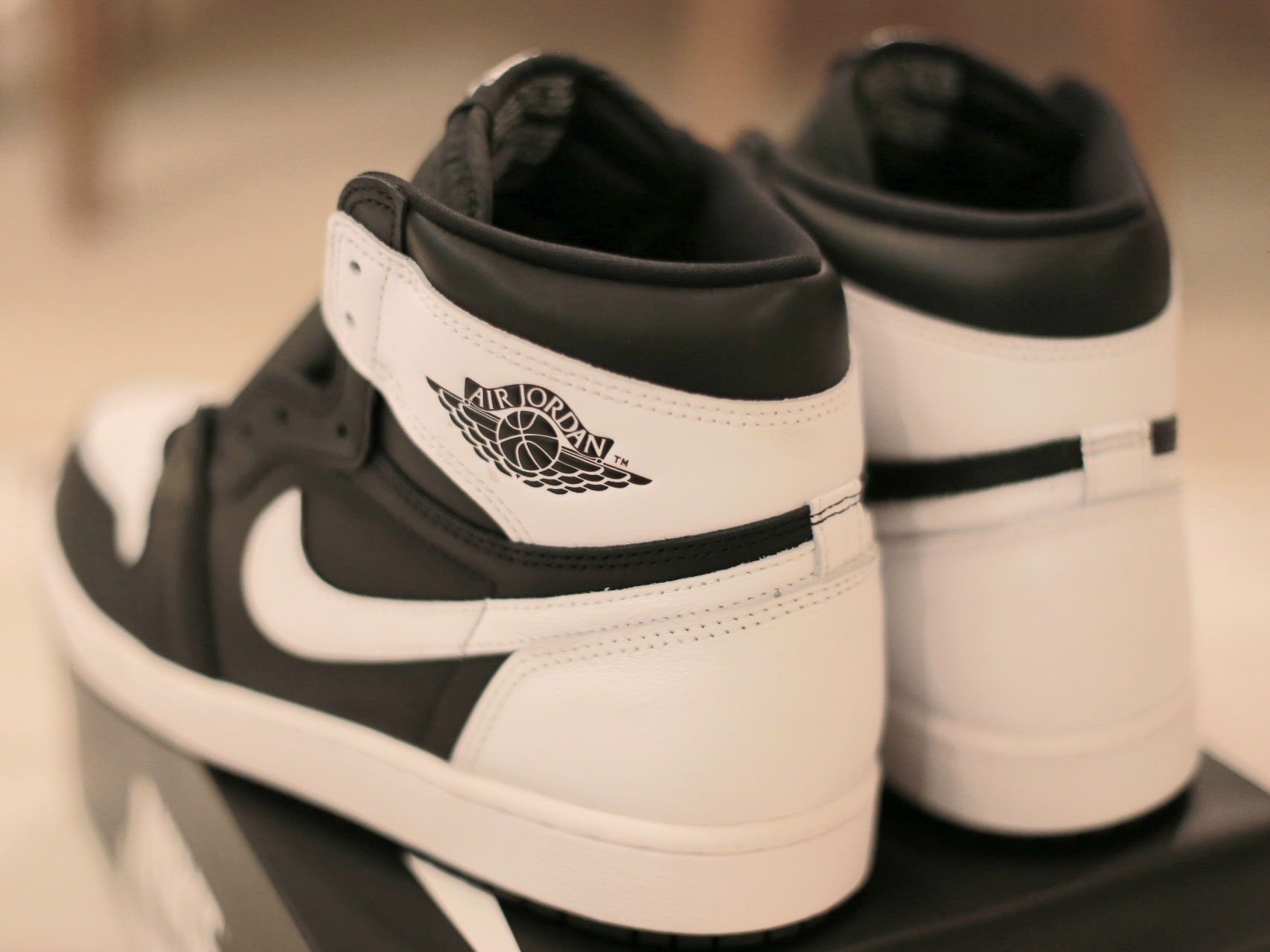 Jordan 1 Retro High OG Black White 착용 스타일 - 3
