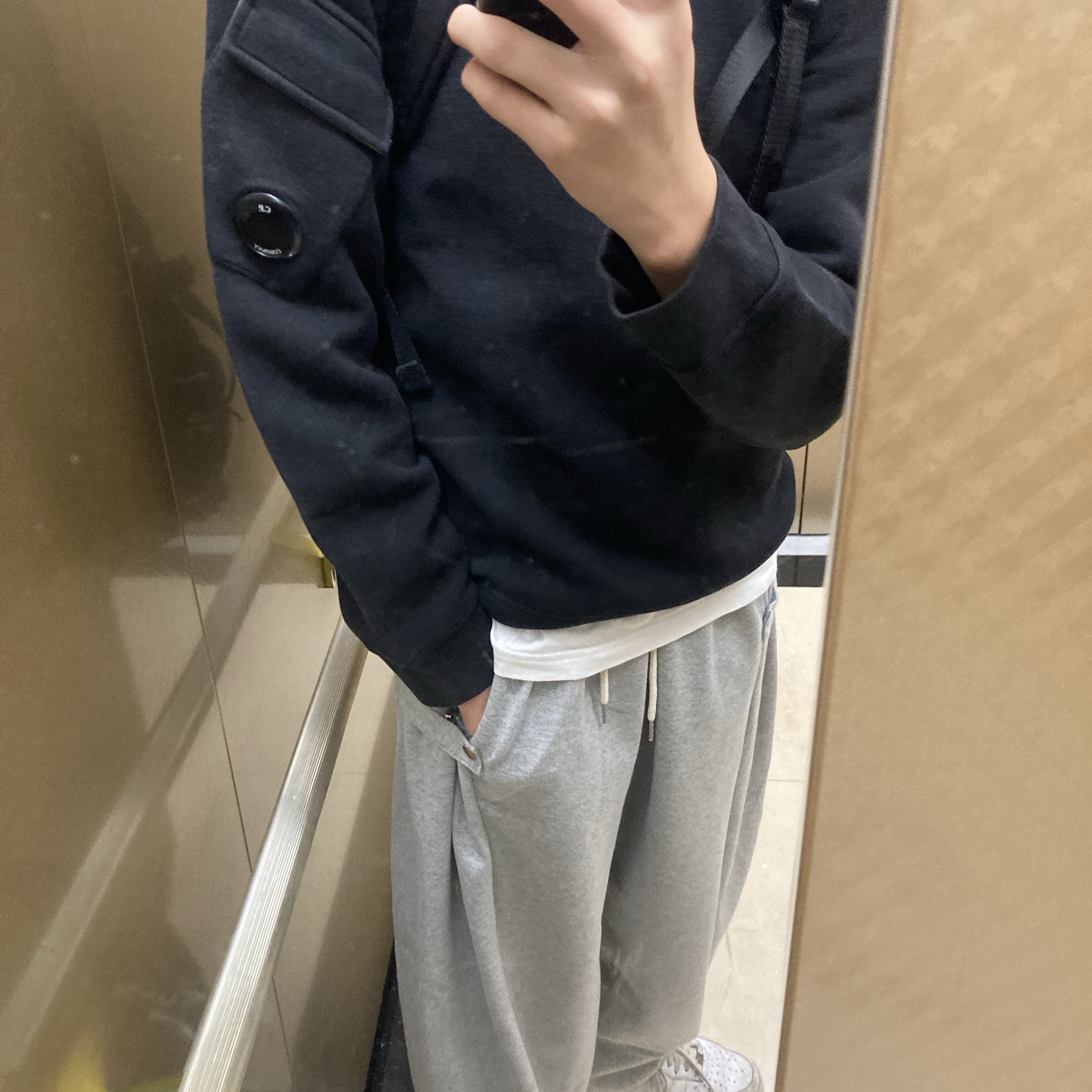C.P. Company Light Fleece Sweatshirt Grey Melange - 23FW, C.P. Company Diagonal Raised Fleece Sweatshirt Black - 23FW 착용 스타일 - 2