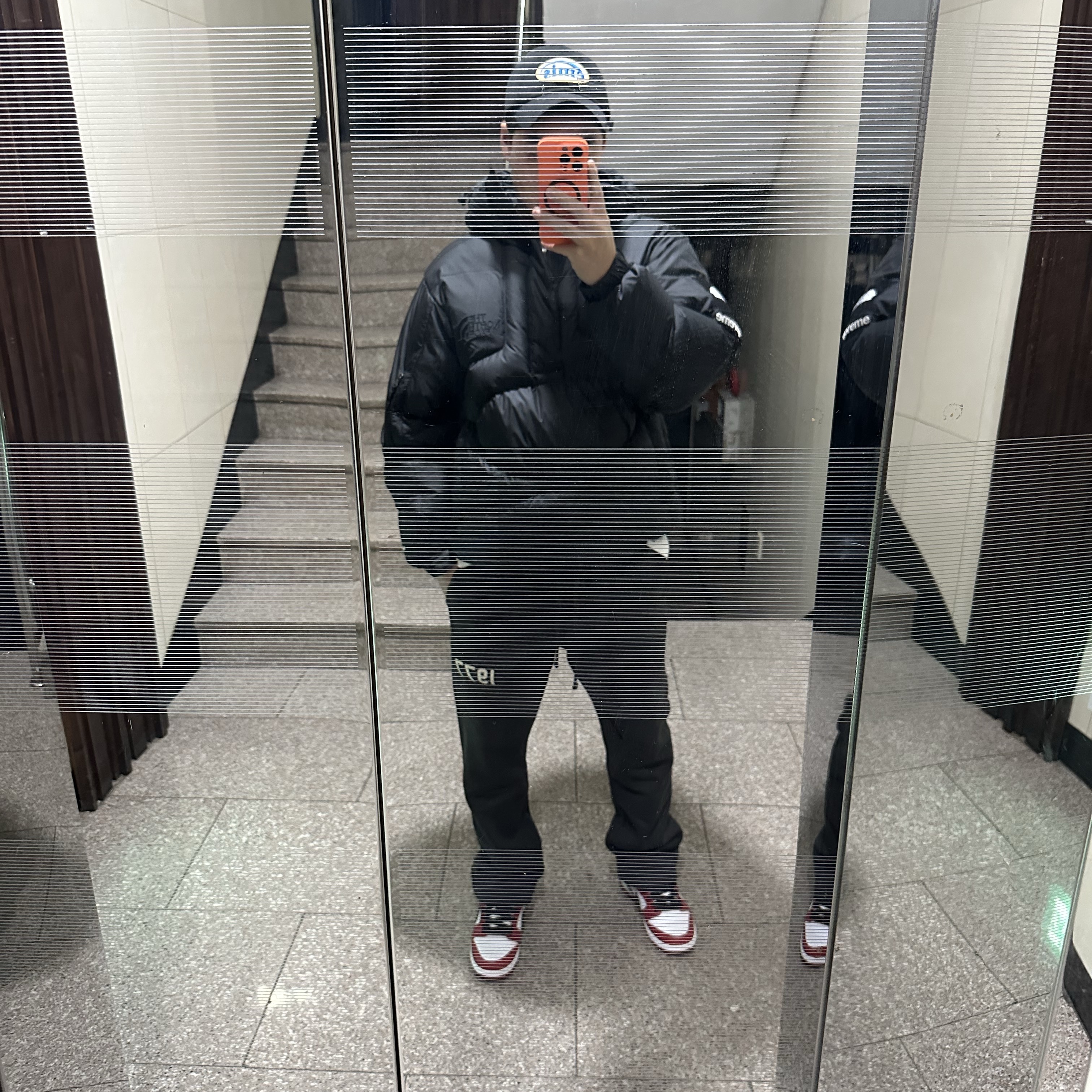 Supreme x The North Face 800-Fill Half Zip Hooded Pullover Black - 22FW, Essentials 1977 Relaxed Sweatpants Iron - 22SS 착용 스타일