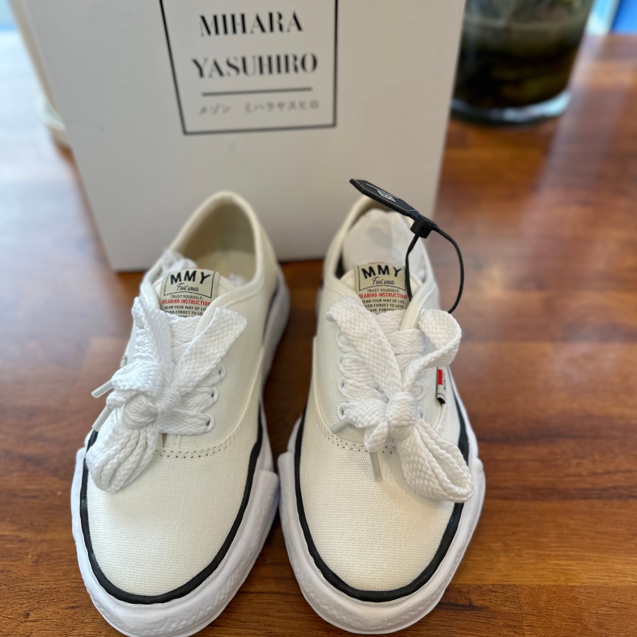 Maison Mihara Yasuhiro Baker OG Sole Canvas Low Cut Sneakers White 착용 스타일
