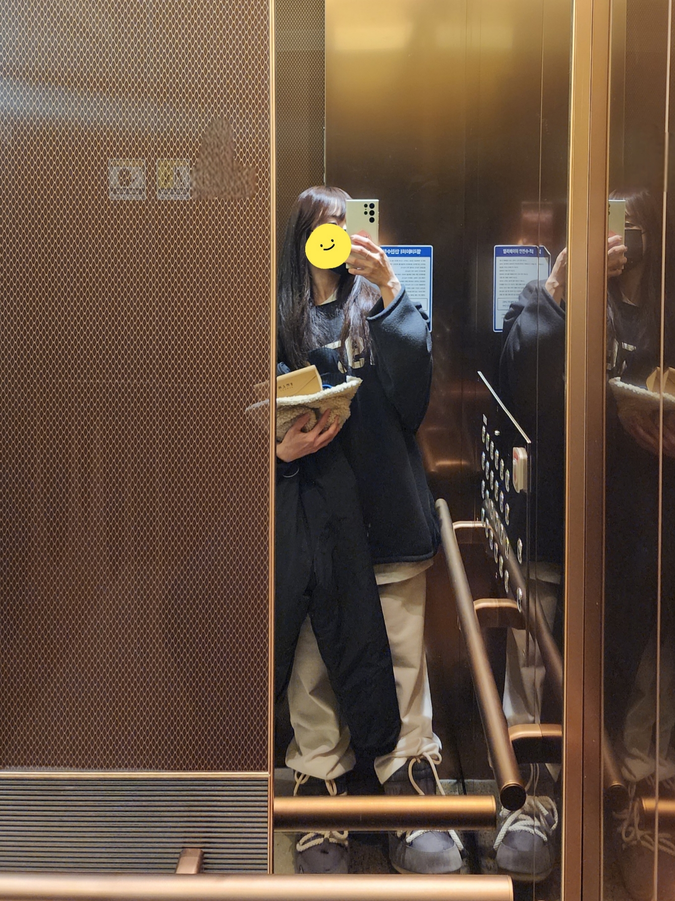 (W) Moon Boot x Casestudy CS Icon Low Boots Taupe, Stussy Sherpa Bucket Hat Oatmeal 착용 스타일