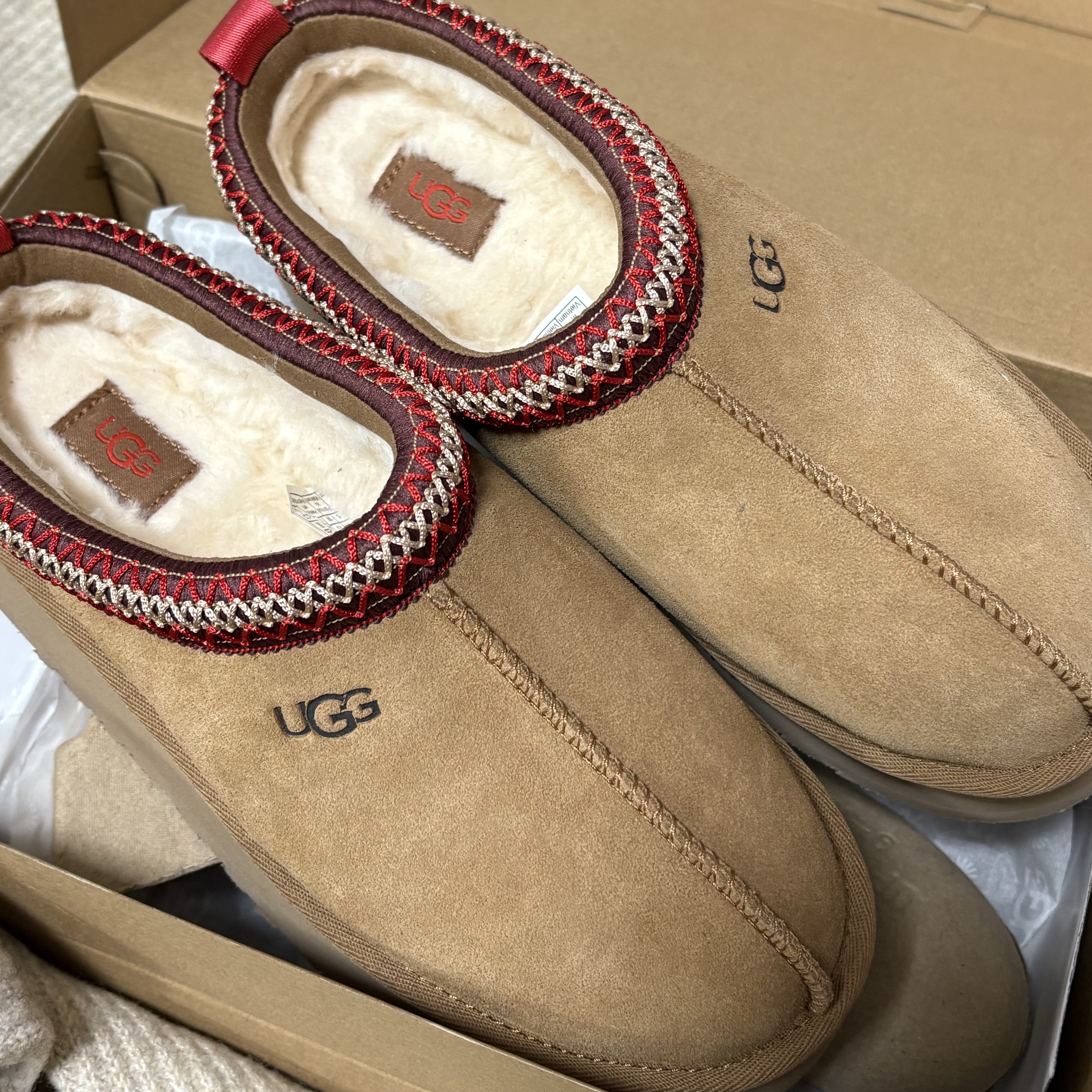 (W) UGG Tazz Slipper Chestnut 착용 스타일