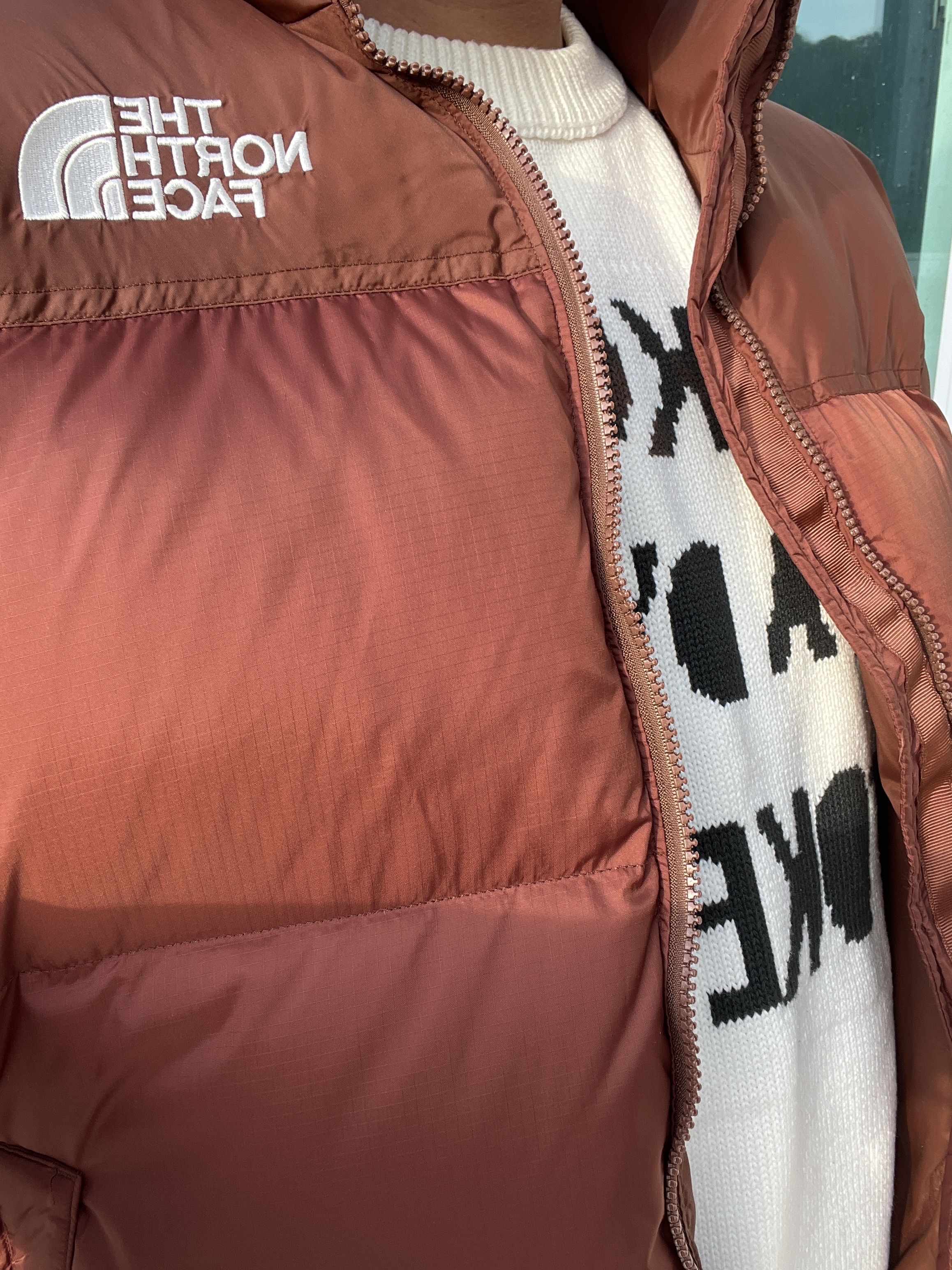 The North Face 1996 Retro Nuptse Jacket Dark Oak 착용 스타일