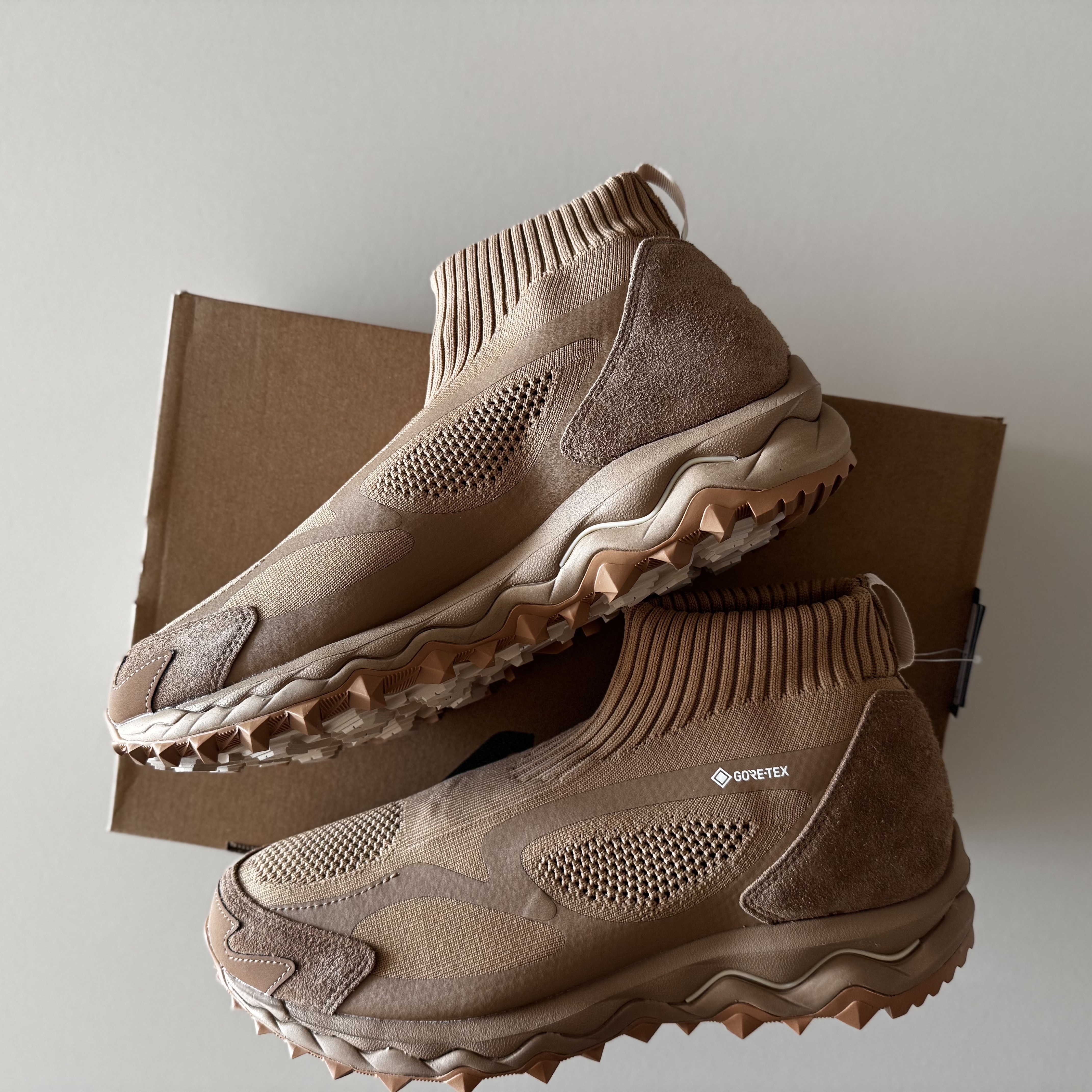 Mizuno Wave Mujin TL MID GTX nonnative Tiger's Eye White 착용 스타일 - 2
