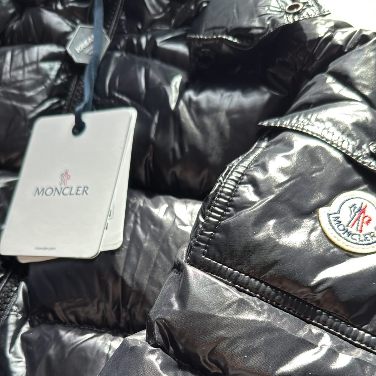 Moncler Maya Short Down Jacket Black - 24FW 착용 스타일