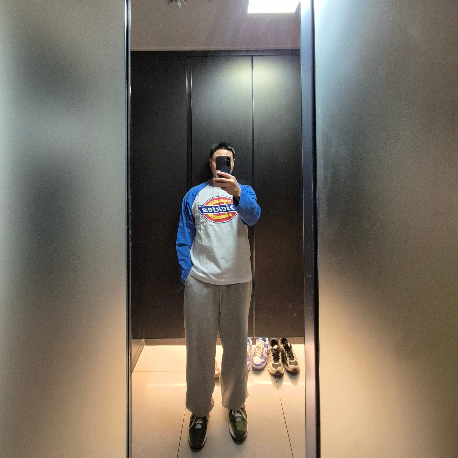 Supreme x Dickies Hooded Work Jacket Black - 24FW, Supreme x Dickies Raglan L/S Top White - 24FW 착용 스타일 - 6