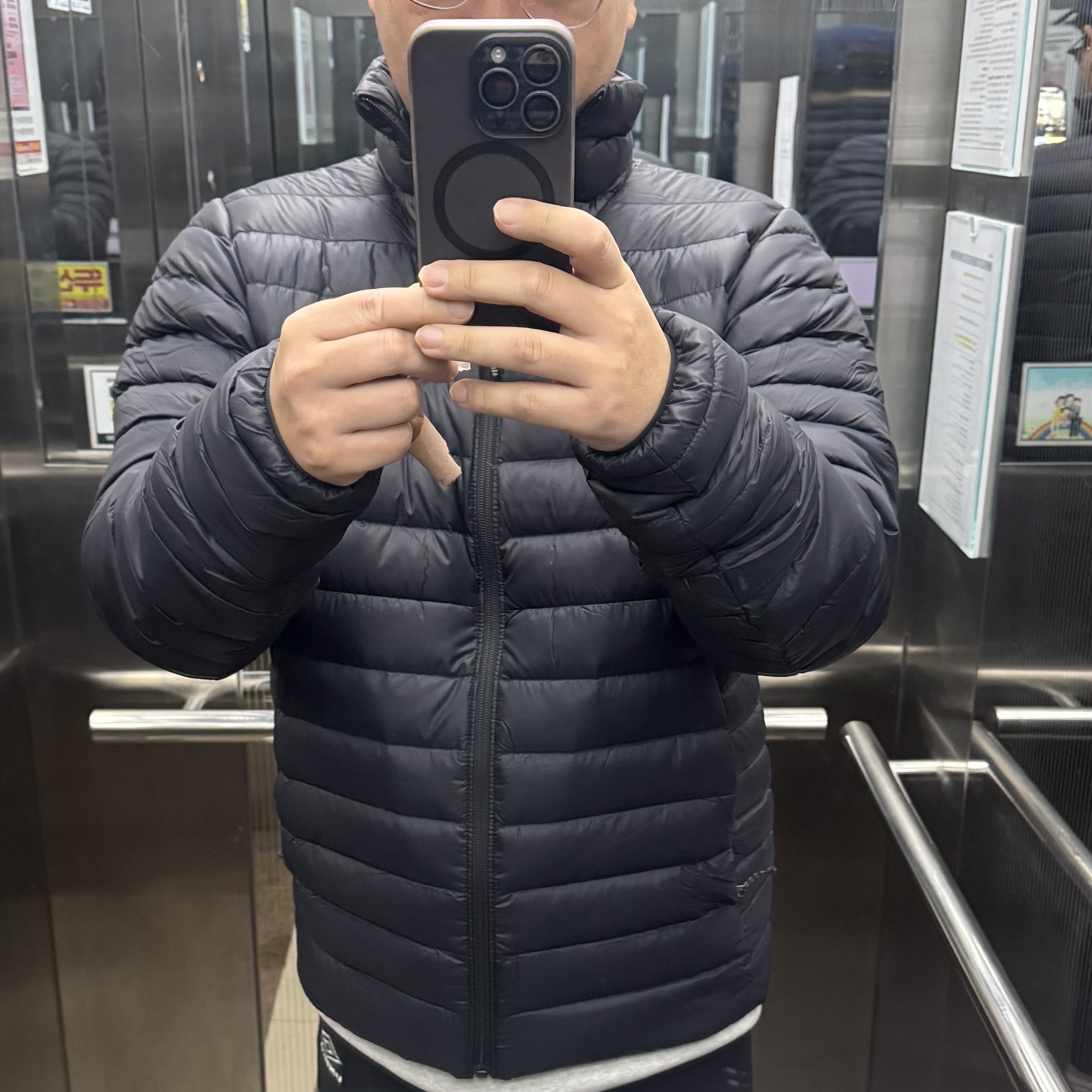 Patagonia Down Sweater Black 착용 스타일