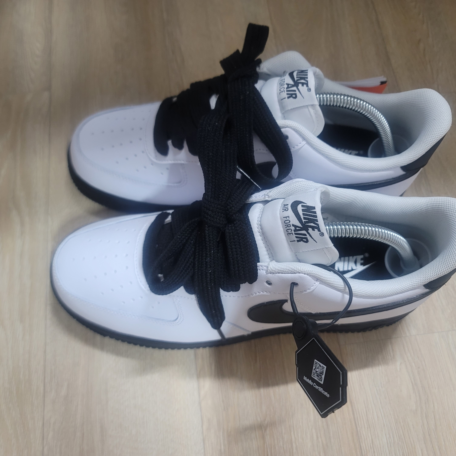 Nike Air Force 1 Low White Black Midsole 착용 스타일 - 2