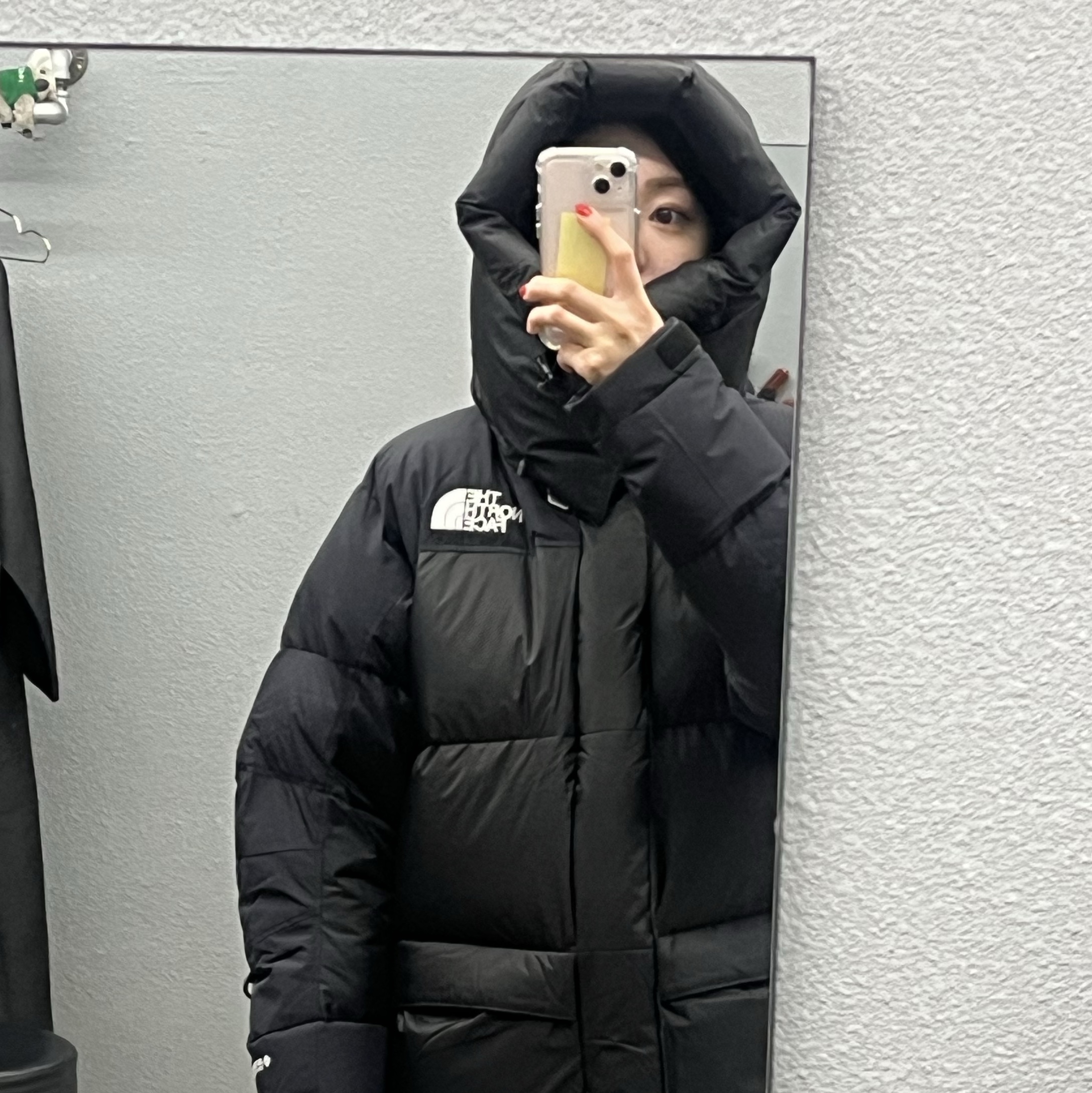 The North Face Him Down Parka Black 착용 스타일 - 2
