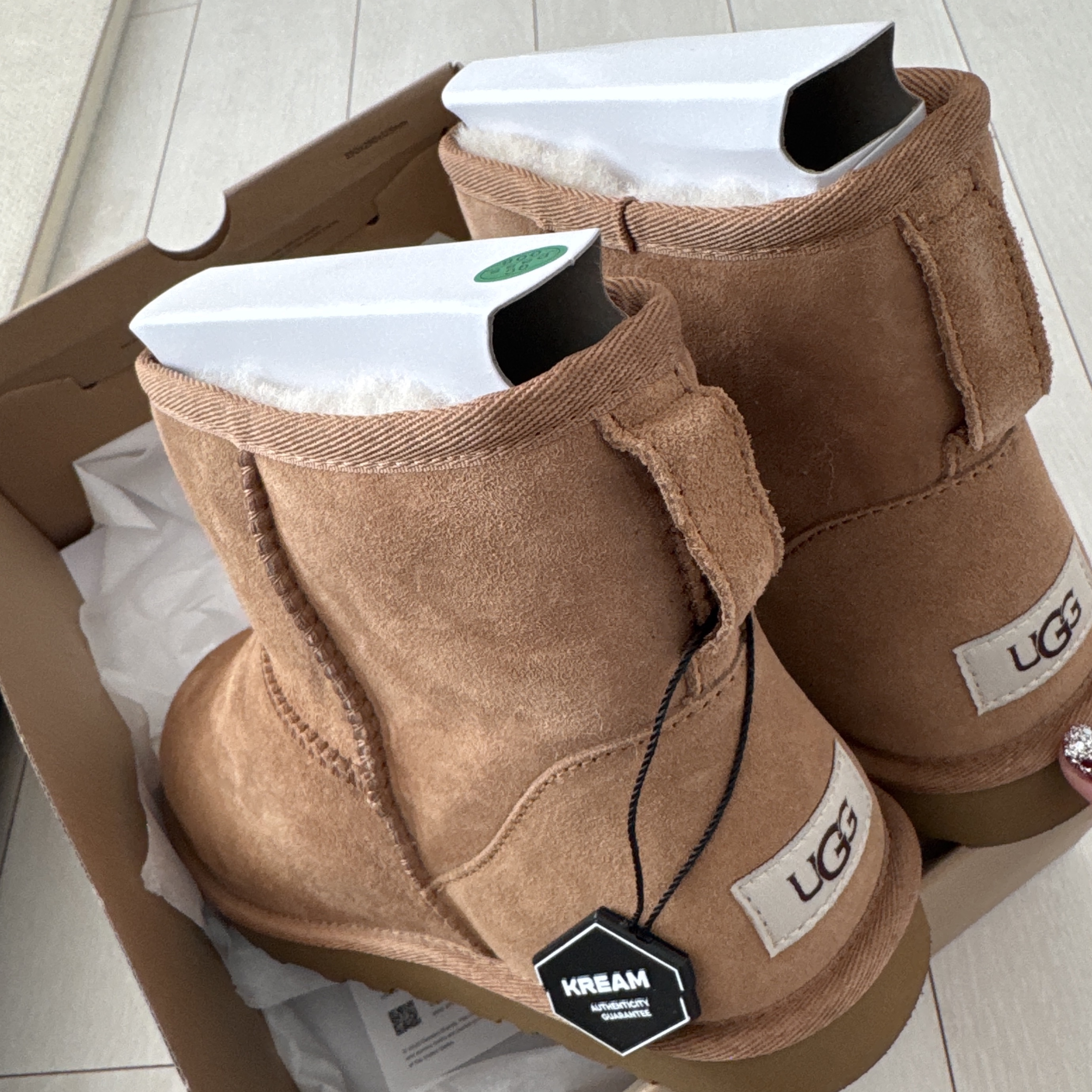 UGG Classic Mini Boots Chestnut 착용 스타일