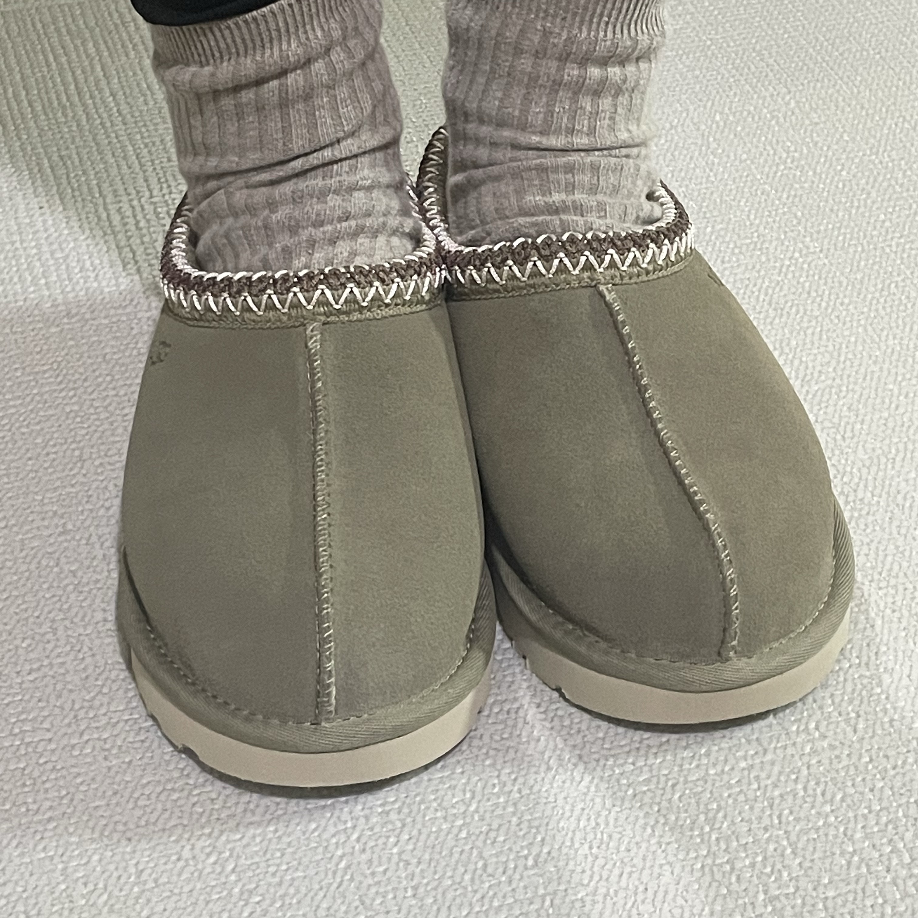 (W) UGG Tasman Slipper Antilope 착용 스타일