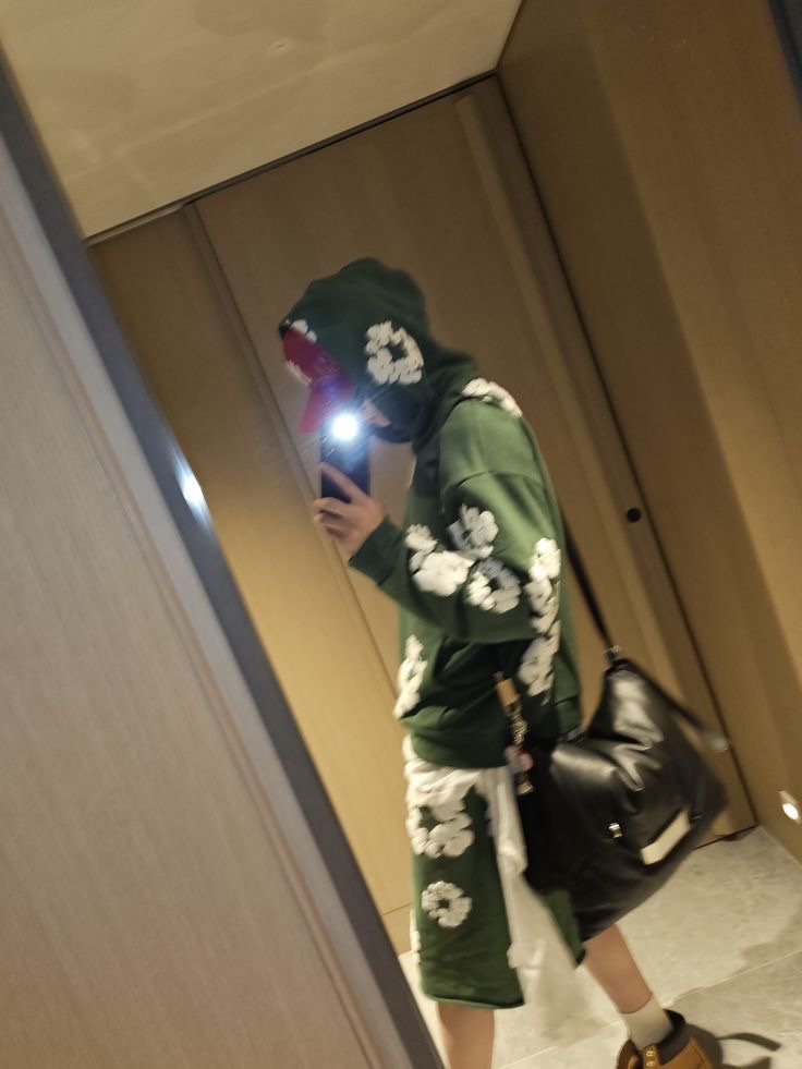 Denim Tears The Cotton Wreath Sweatshirt Green 착용 스타일 - 2