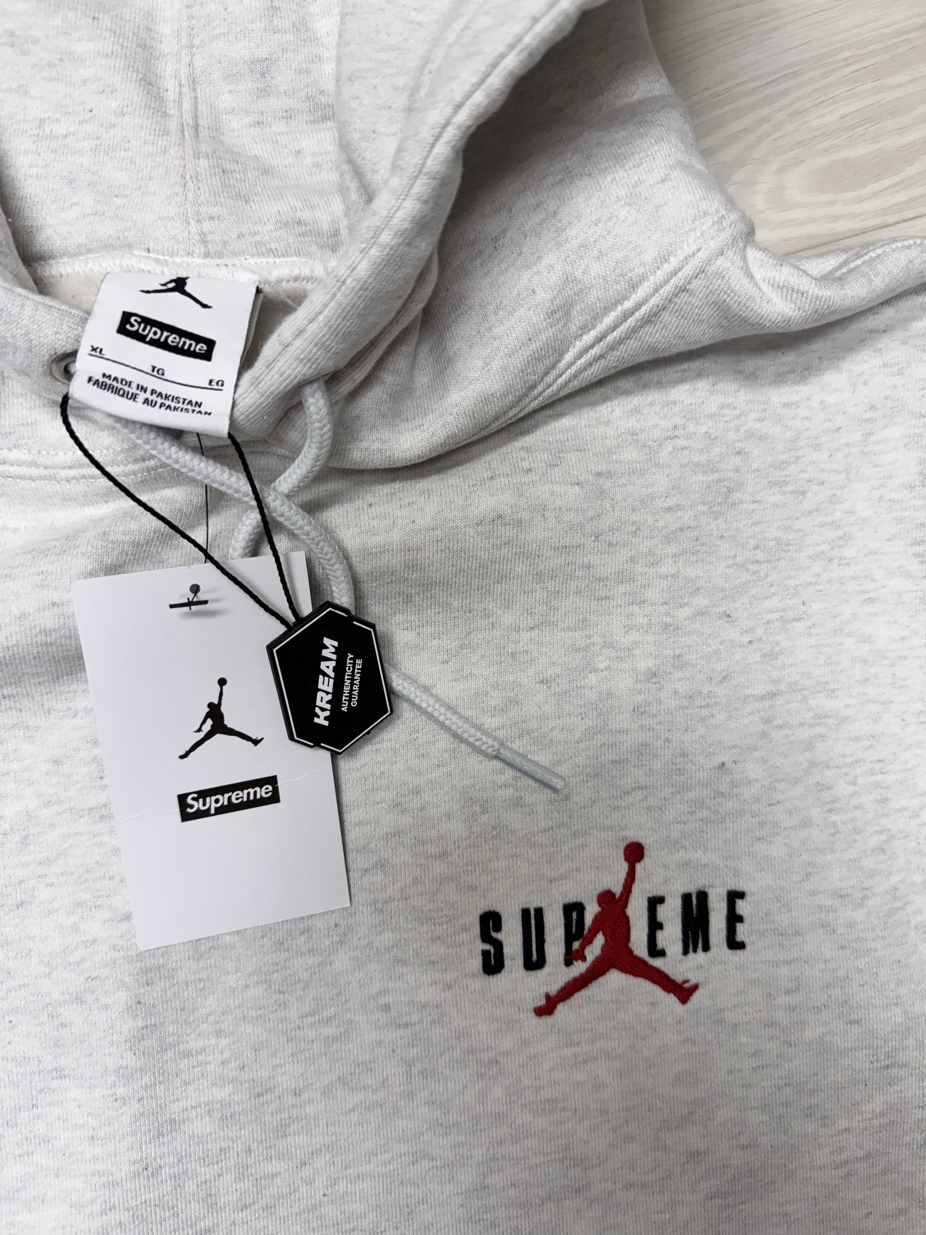 Supreme x Jordan Hooded Sweatshirt Ash Grey - 24FW, Jordan 1 x Travis Scott x Fragment Retro Low OG SP Military Blue 착용 스타일 - 3