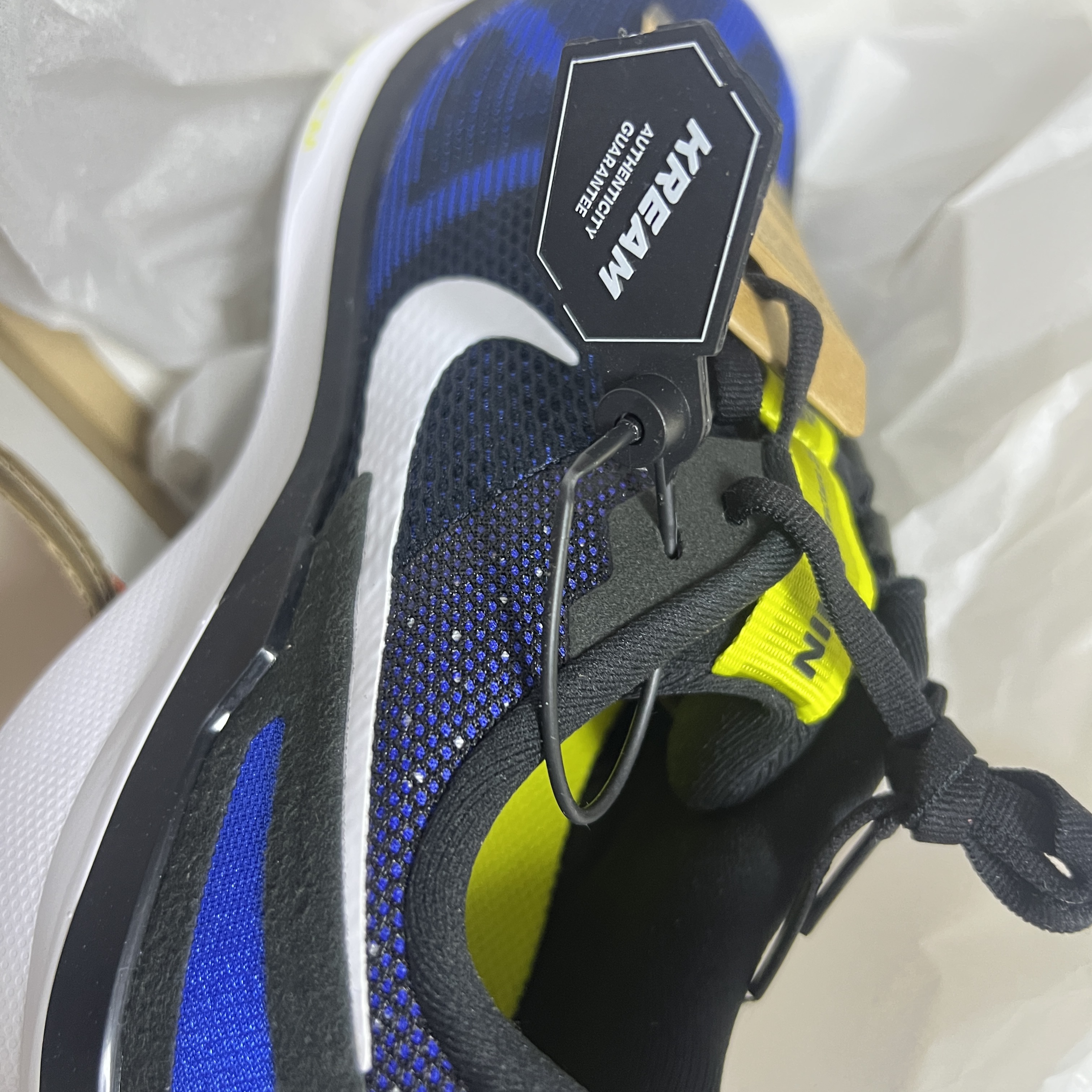 Nike Structure 25 Black Racer Blue 착용 스타일