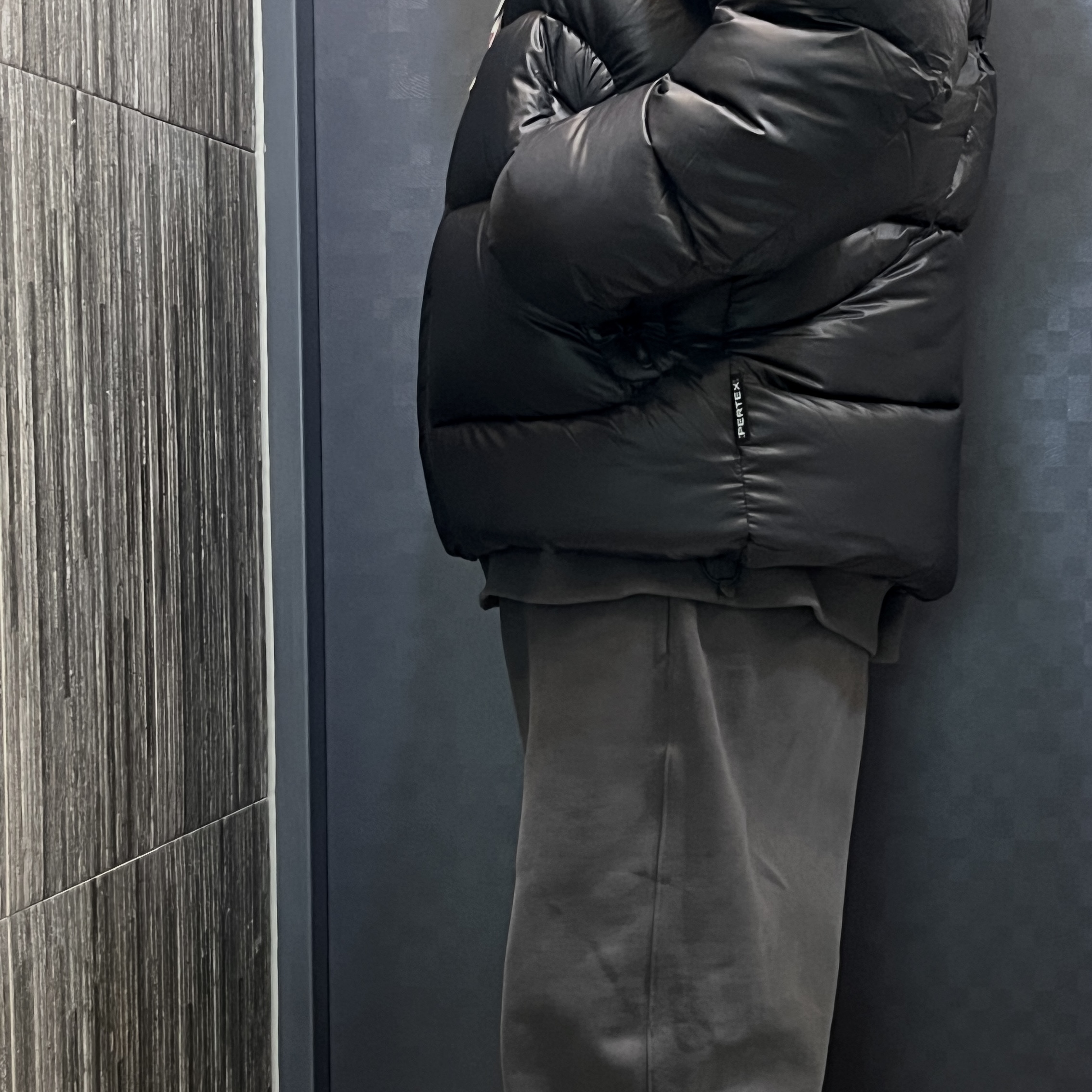 Palace Pertex Opaque Balaclava Puffa Black - 24FW 착용 스타일 - 2