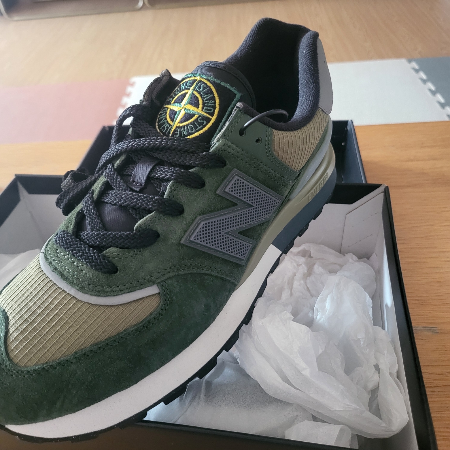 New Balance x Stone Island 574 Legacy Dark Green 착용 스타일