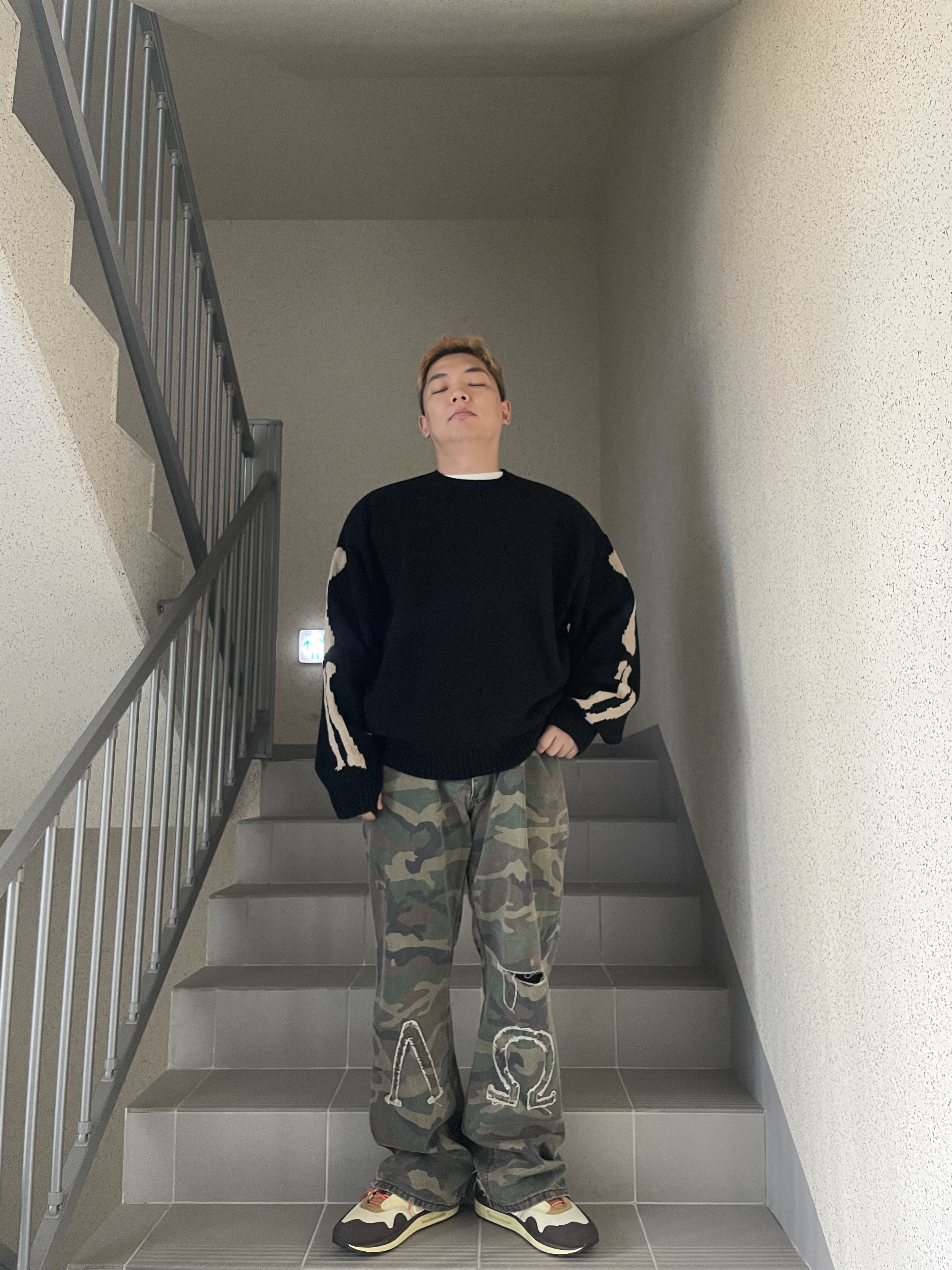 Nike x Travis Scott Air Max 1 Cact.us Brown, Kapital 5G Wool Bone Crewneck Sweater Black 착용 스타일 - 4
