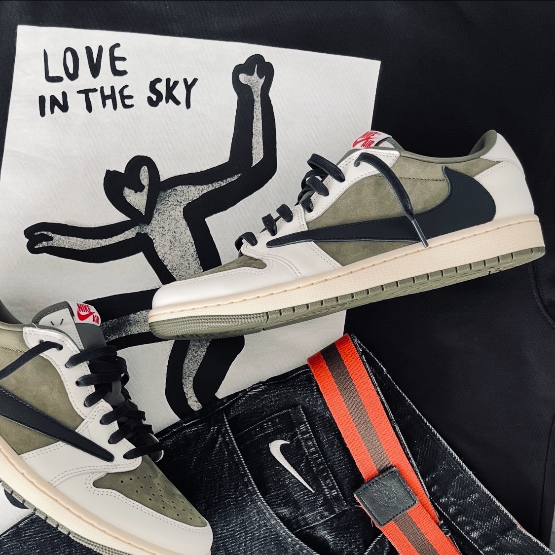 Jordan 1 x Travis Scott Retro Low OG SP Reverse Olive 착용 스타일 - 3