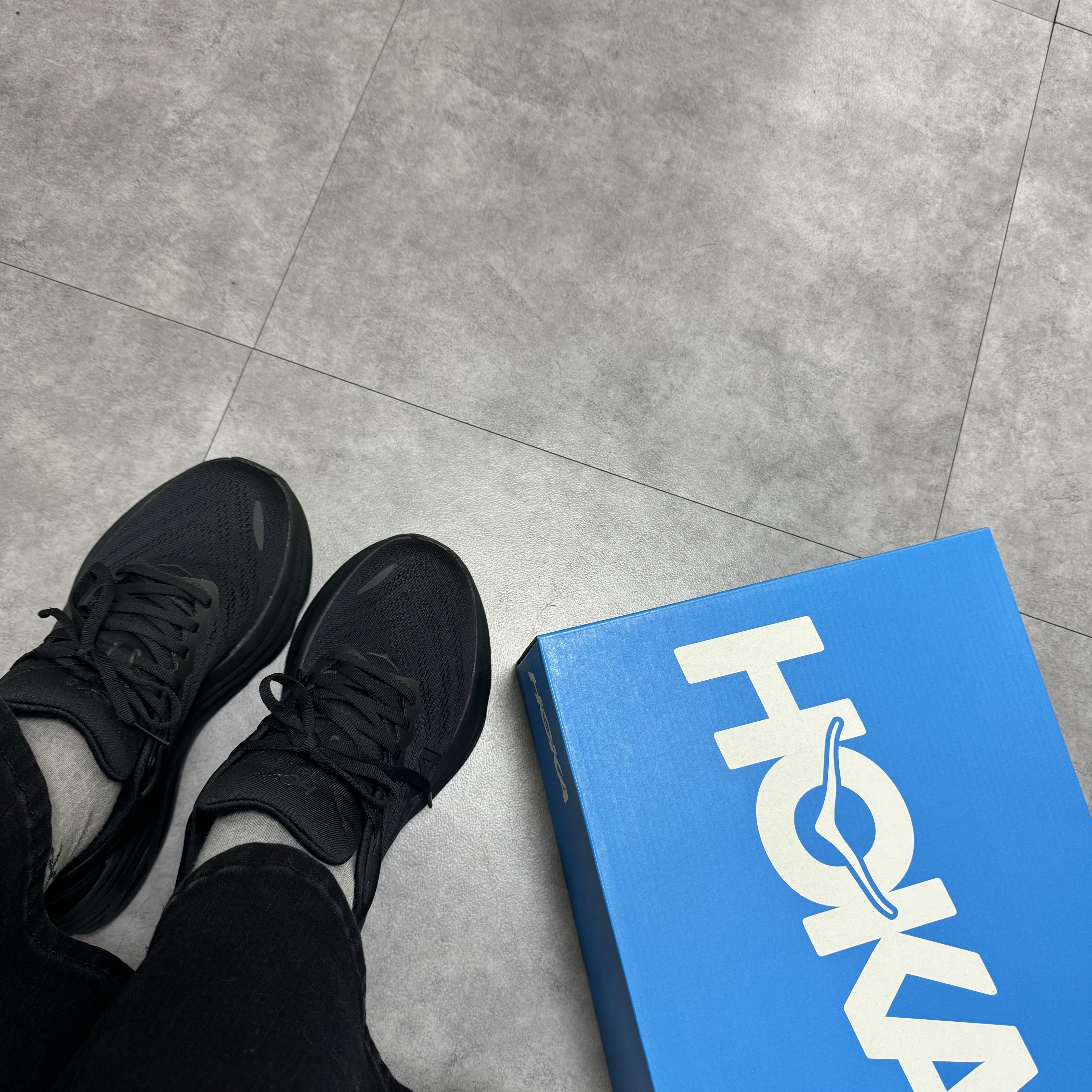 (W) Hoka Bondi 8 Black - Wide 착용 스타일