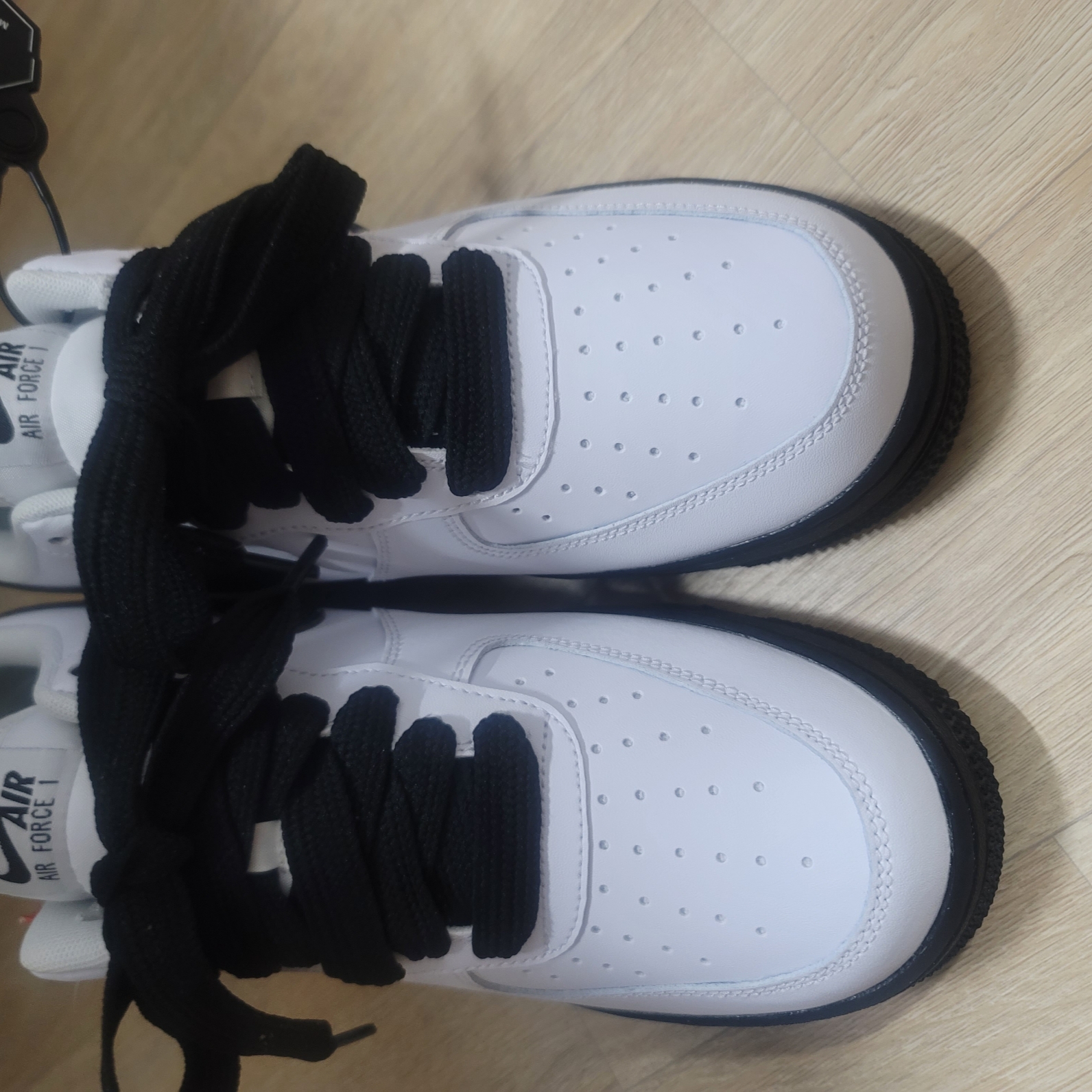 Nike Air Force 1 Low White Black Midsole 착용 스타일 - 1