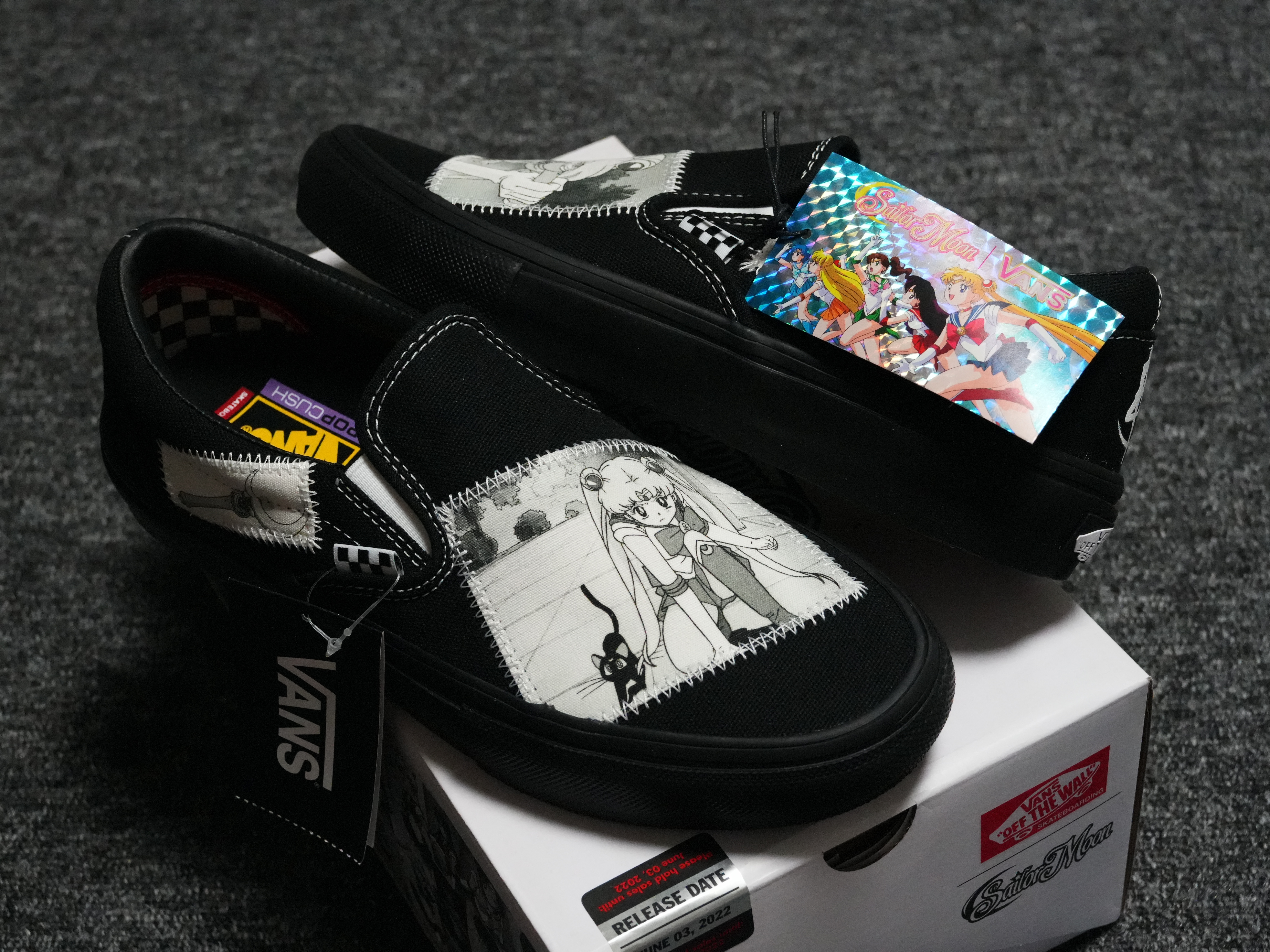 Vans x Lizzie x Sailor Moon Skate Slip-On White Black 착용 스타일 - 1