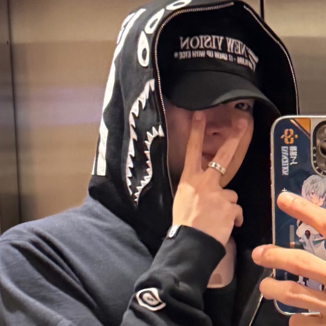 BAPE x Bounty Hunter Mad Shark Full Zip Hoodie Black, ETCE New Vision Destroyed Washed Cap Black 착용 스타일