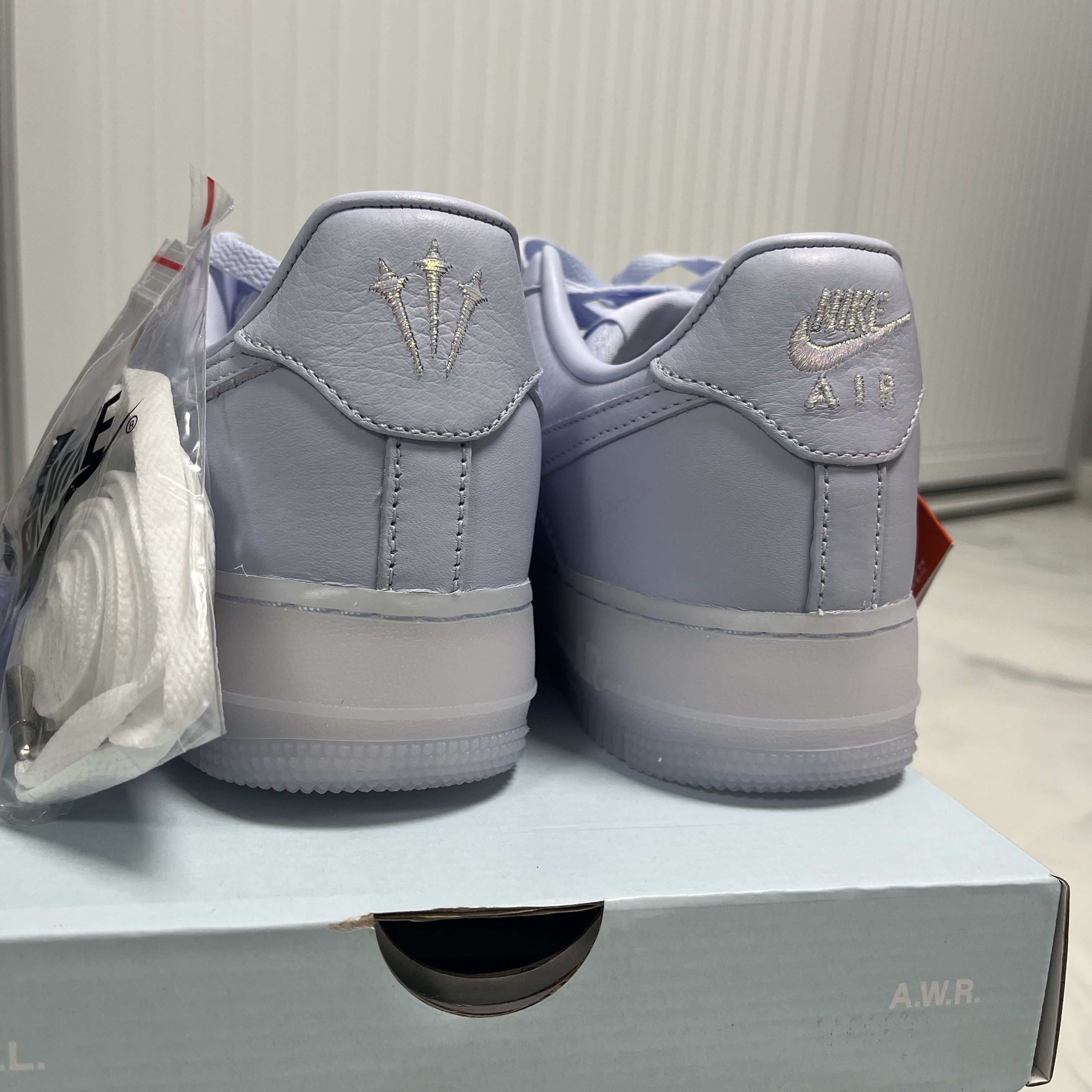 Nike x Drake Nocta Air Force 1 Low SP Certified Lover Boy Palest Purple Cobalt Tint 착용 스타일 - 2