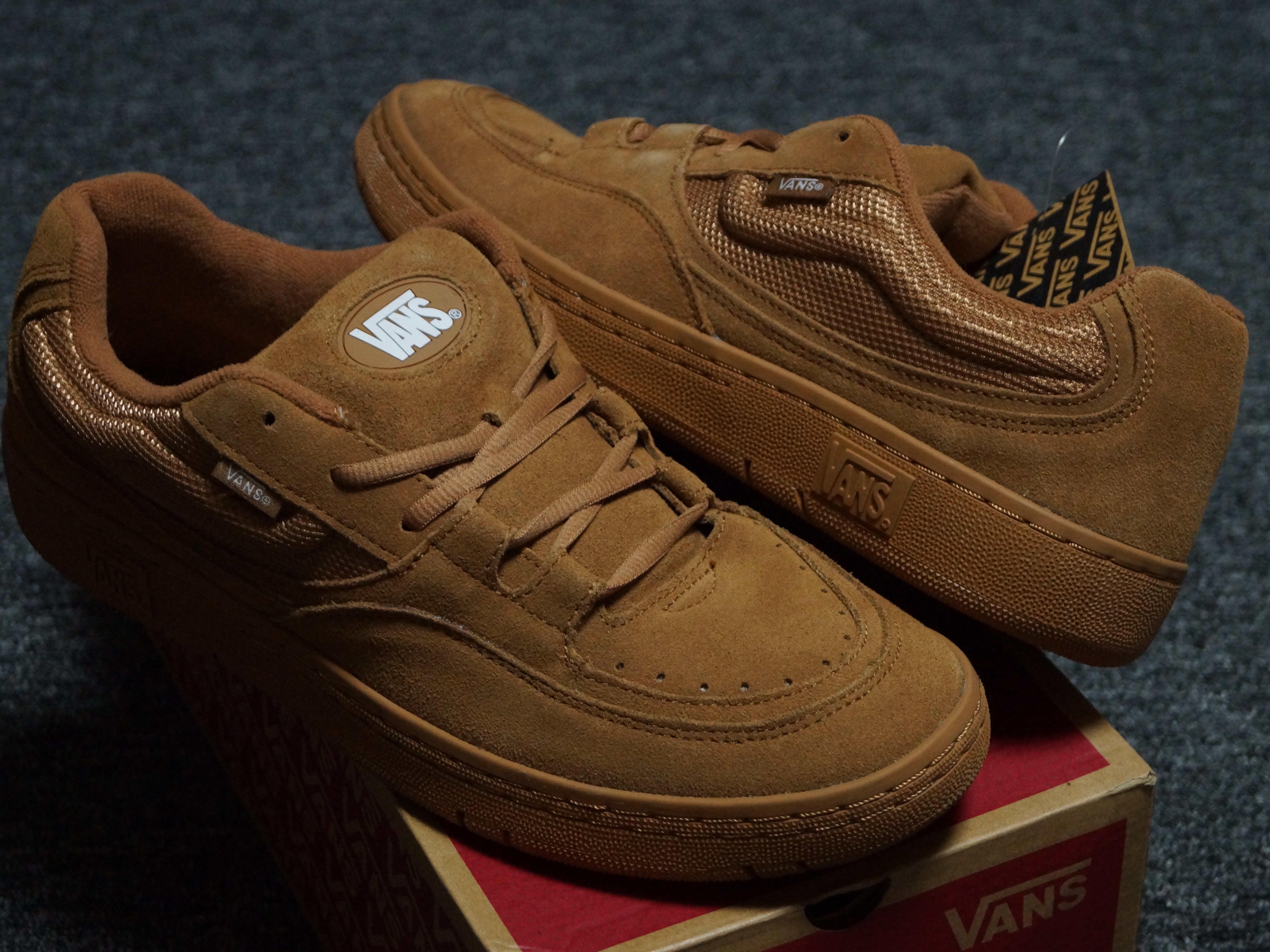 Vans Speed LS Chipmunk 착용 스타일